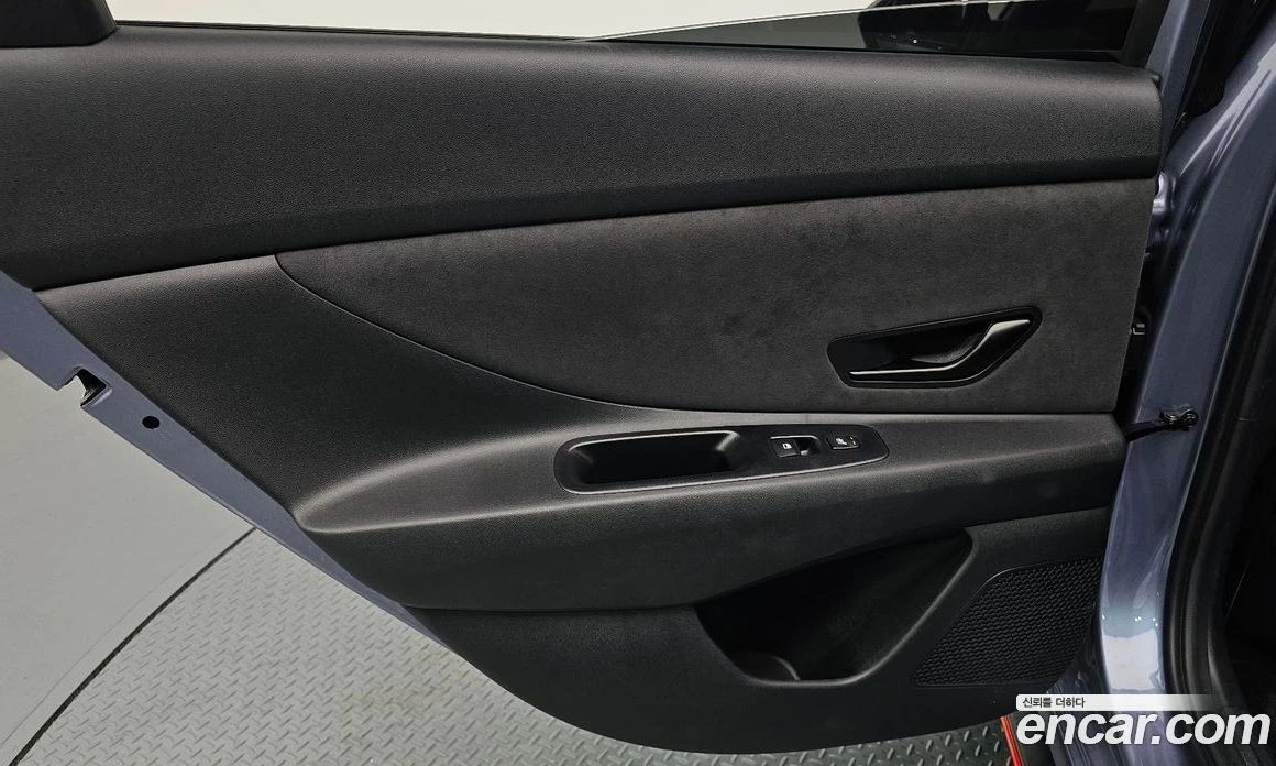 Hyundai Elantra 2.0 N, снимка 15 - Автомобили и джипове - 55972749
