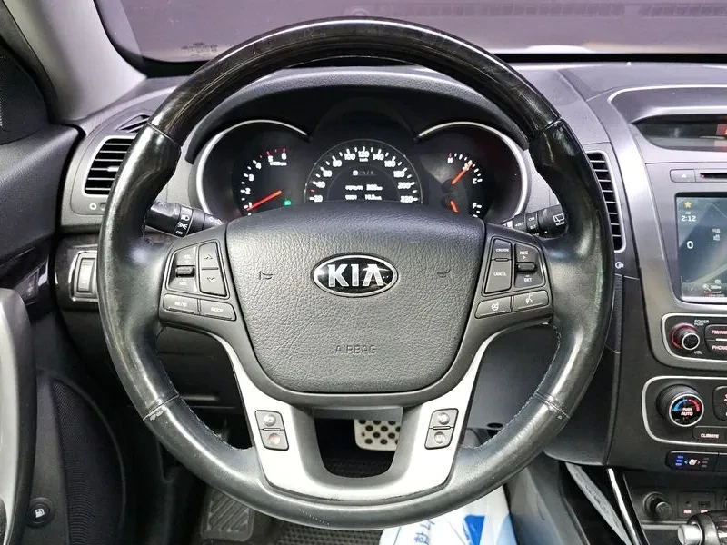 Kia Sorento 2.0 2WD, снимка 14 - Автомобили и джипове - 54264123