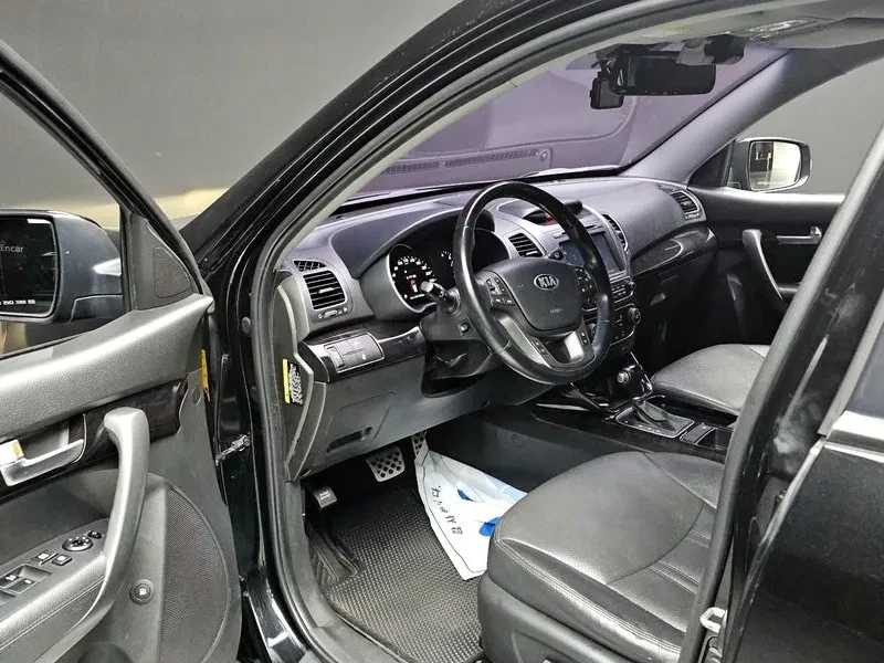 Kia Sorento 2.0 2WD, снимка 10 - Автомобили и джипове - 54264123
