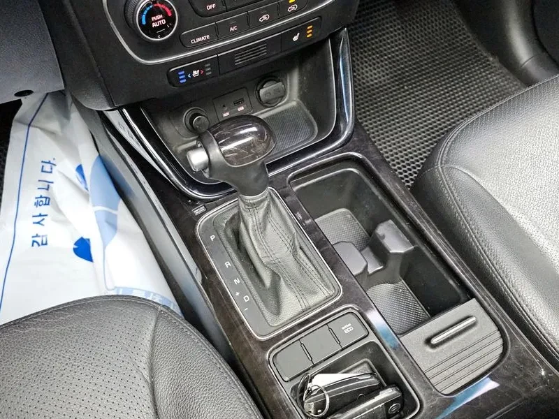 Kia Sorento 2.0 2WD, снимка 9 - Автомобили и джипове - 54264123