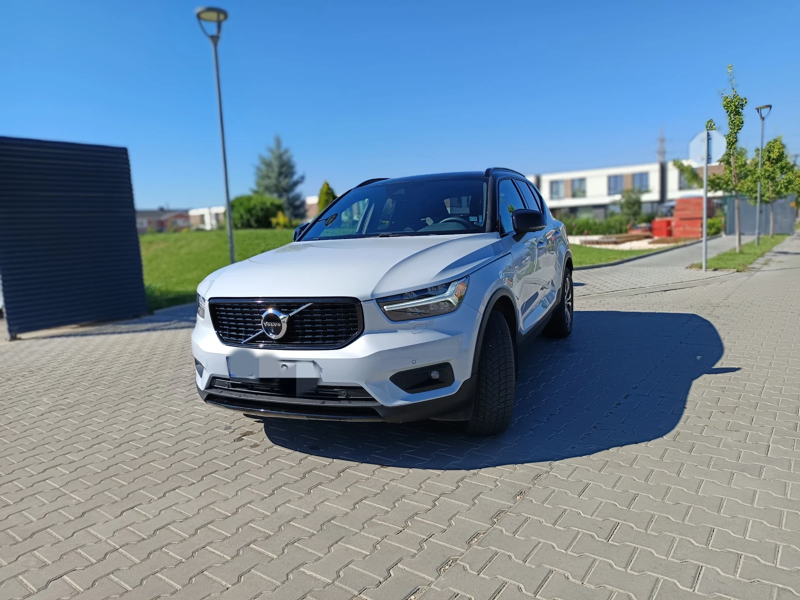 Volvo XC40 2.0 AWD R Design  - изображение 3