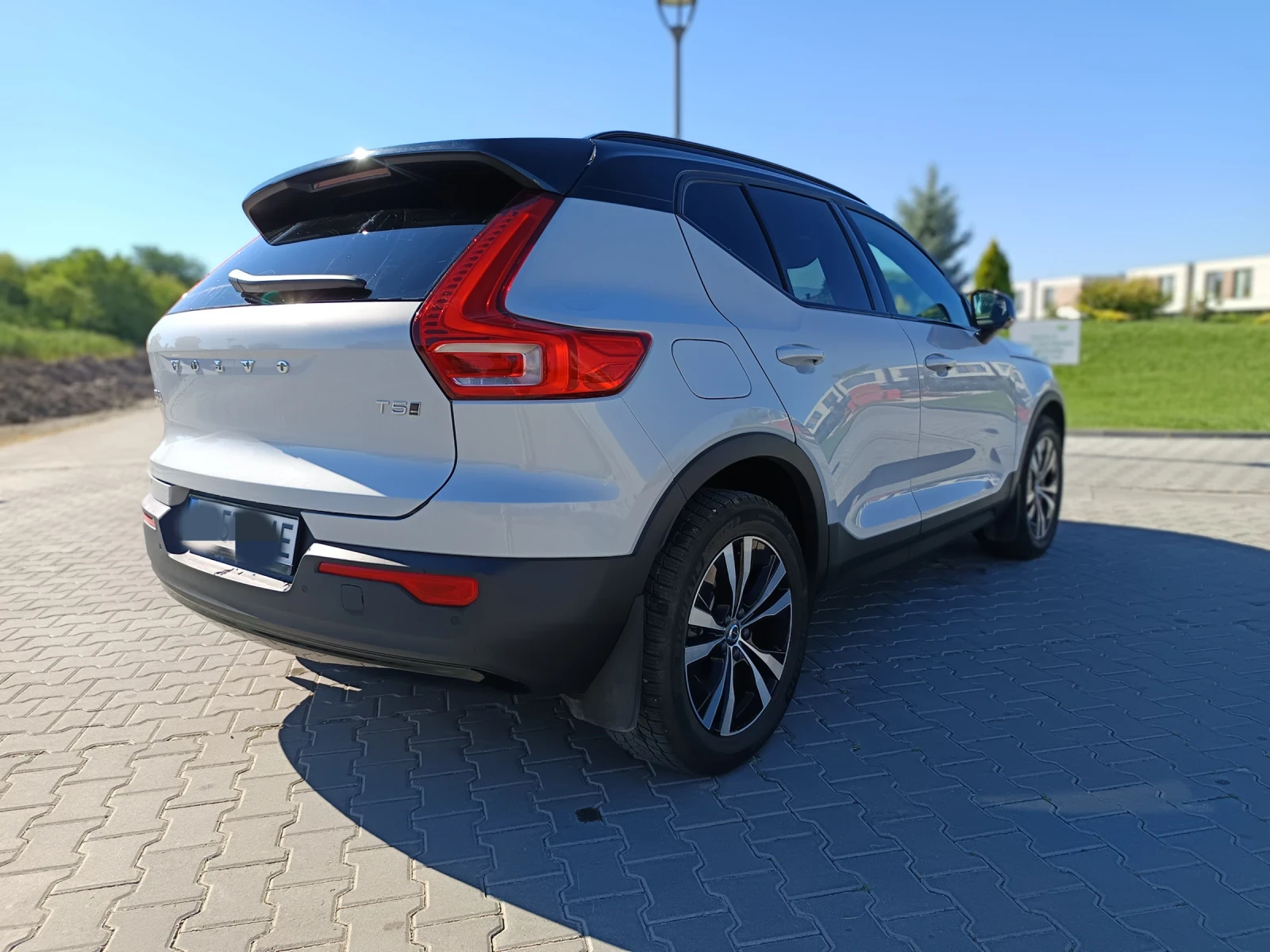 Volvo XC40 2.0 AWD R Design  - изображение 5