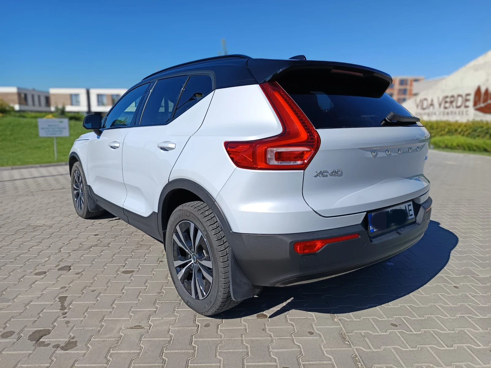 Volvo XC40 2.0 AWD R Design  - изображение 4