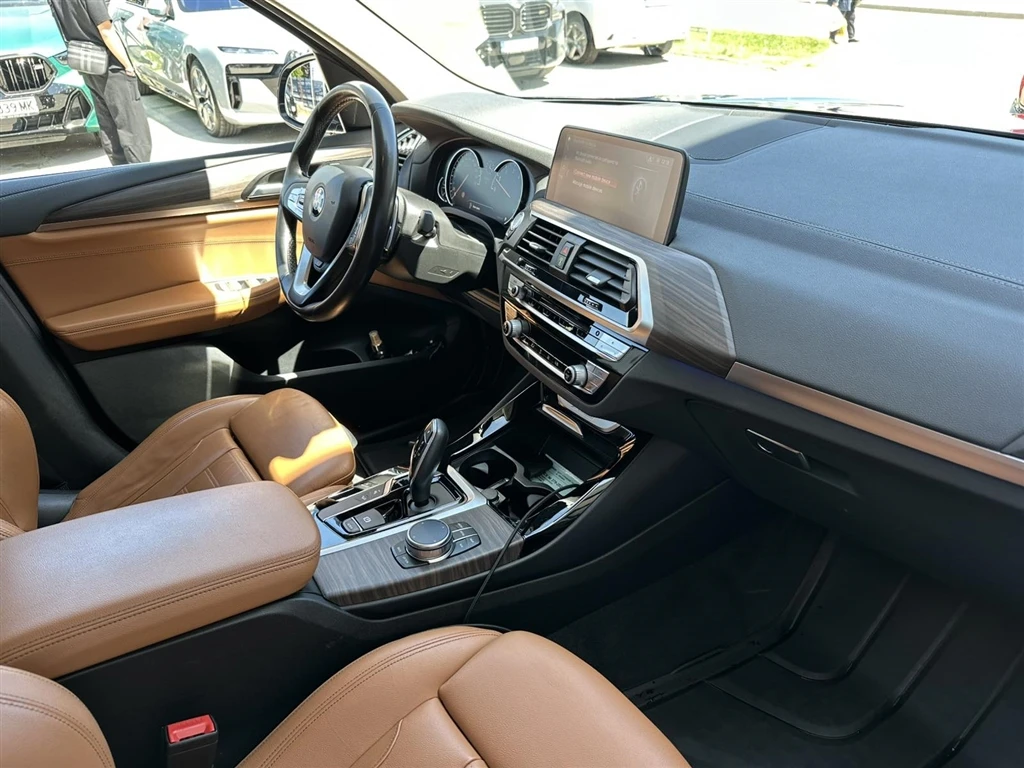 BMW X3 xDrive20i, снимка 8 - Автомобили и джипове - 54364620