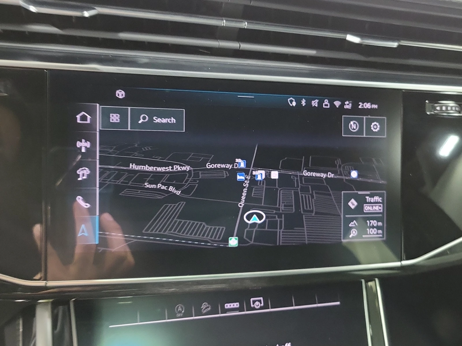 Audi Q8 Progressiv * Keyless * CARFAX * АВТО КРЕДИТ * , снимка 14 - Автомобили и джипове - 54804255
