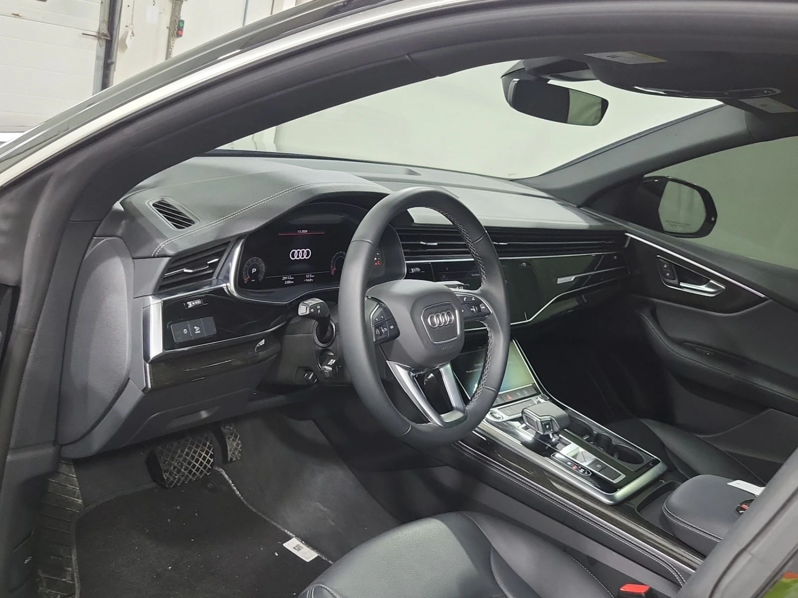 Audi Q8 Progressiv * Keyless * CARFAX * АВТО КРЕДИТ * , снимка 12 - Автомобили и джипове - 54804255