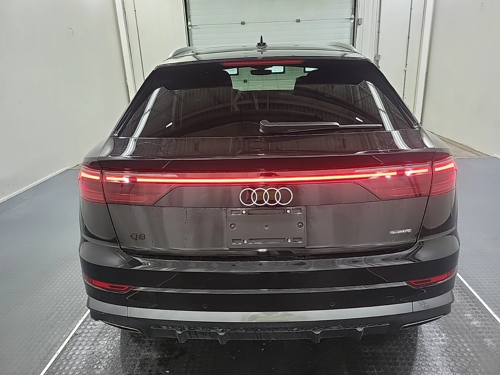 Audi Q8 Progressiv * Keyless * CARFAX * АВТО КРЕДИТ * , снимка 5 - Автомобили и джипове - 54804255