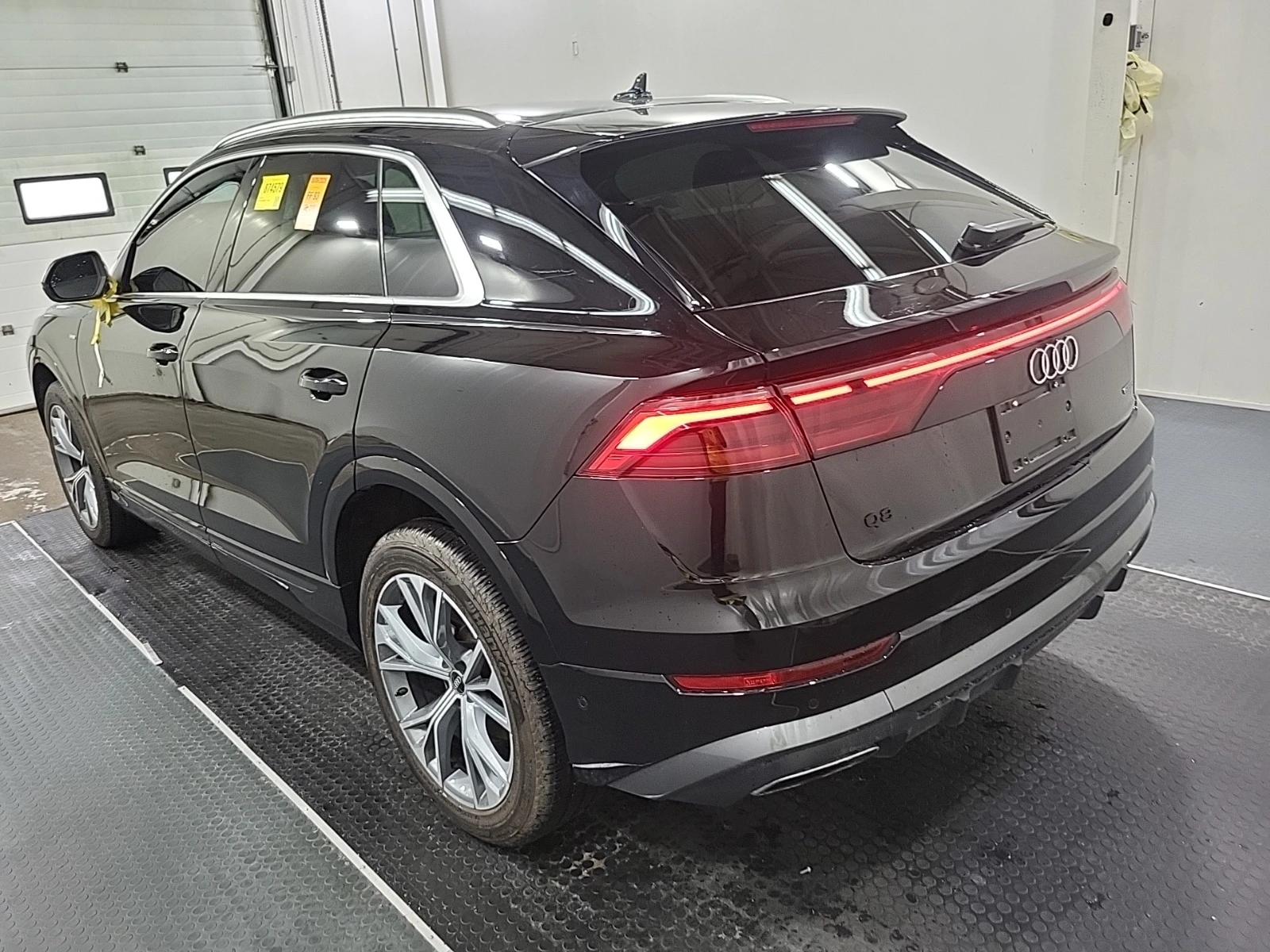 Audi Q8 Progressiv * Keyless * CARFAX * АВТО КРЕДИТ * , снимка 4 - Автомобили и джипове - 54804255