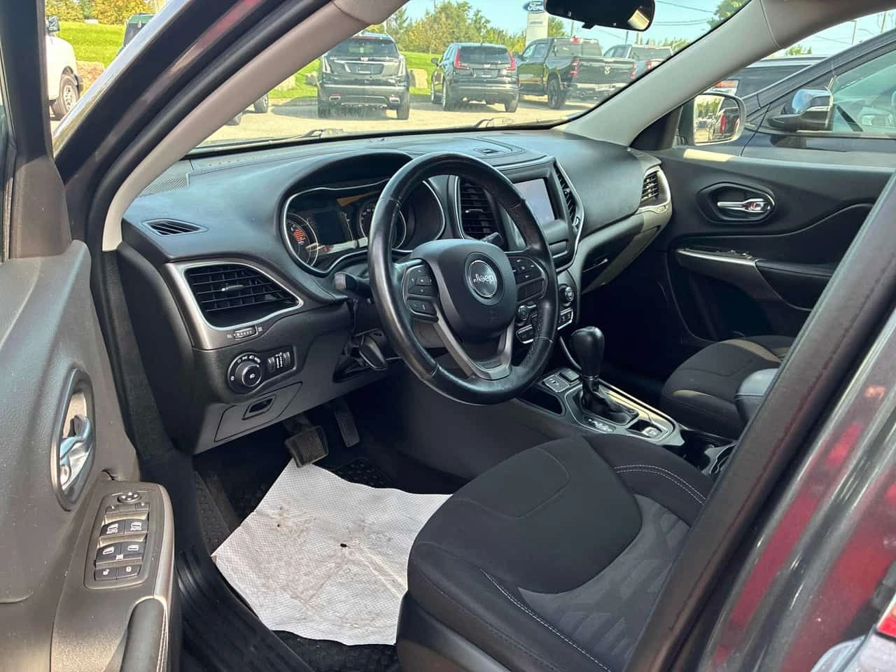 Jeep Cherokee * North * CARFAX * ОПЦИЯ ЗА ФИНАНСИРАНЕ, снимка 5 - Автомобили и джипове - 55668185