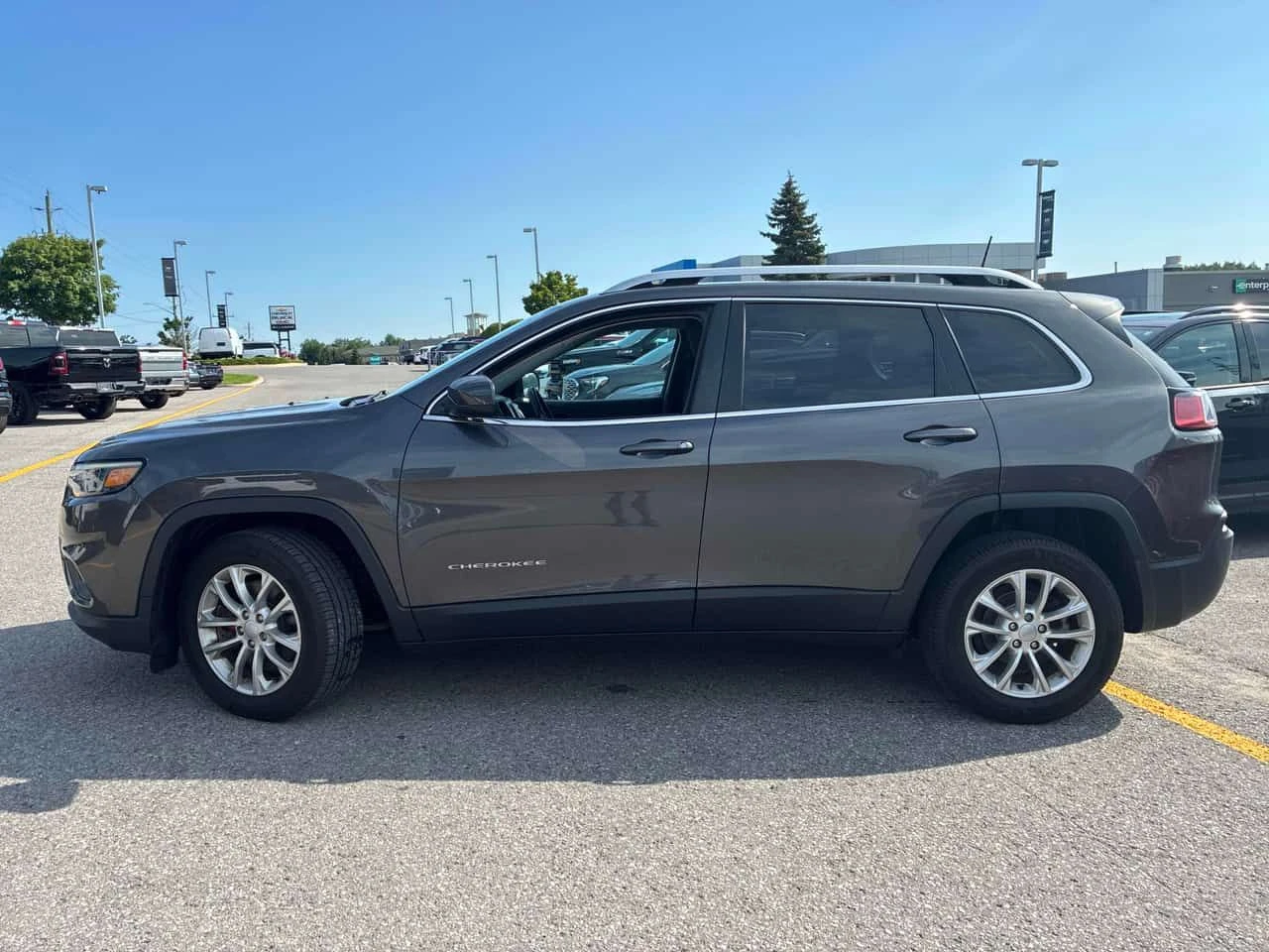 Jeep Cherokee * North * CARFAX * ОПЦИЯ ЗА ФИНАНСИРАНЕ, снимка 2 - Автомобили и джипове - 55668185