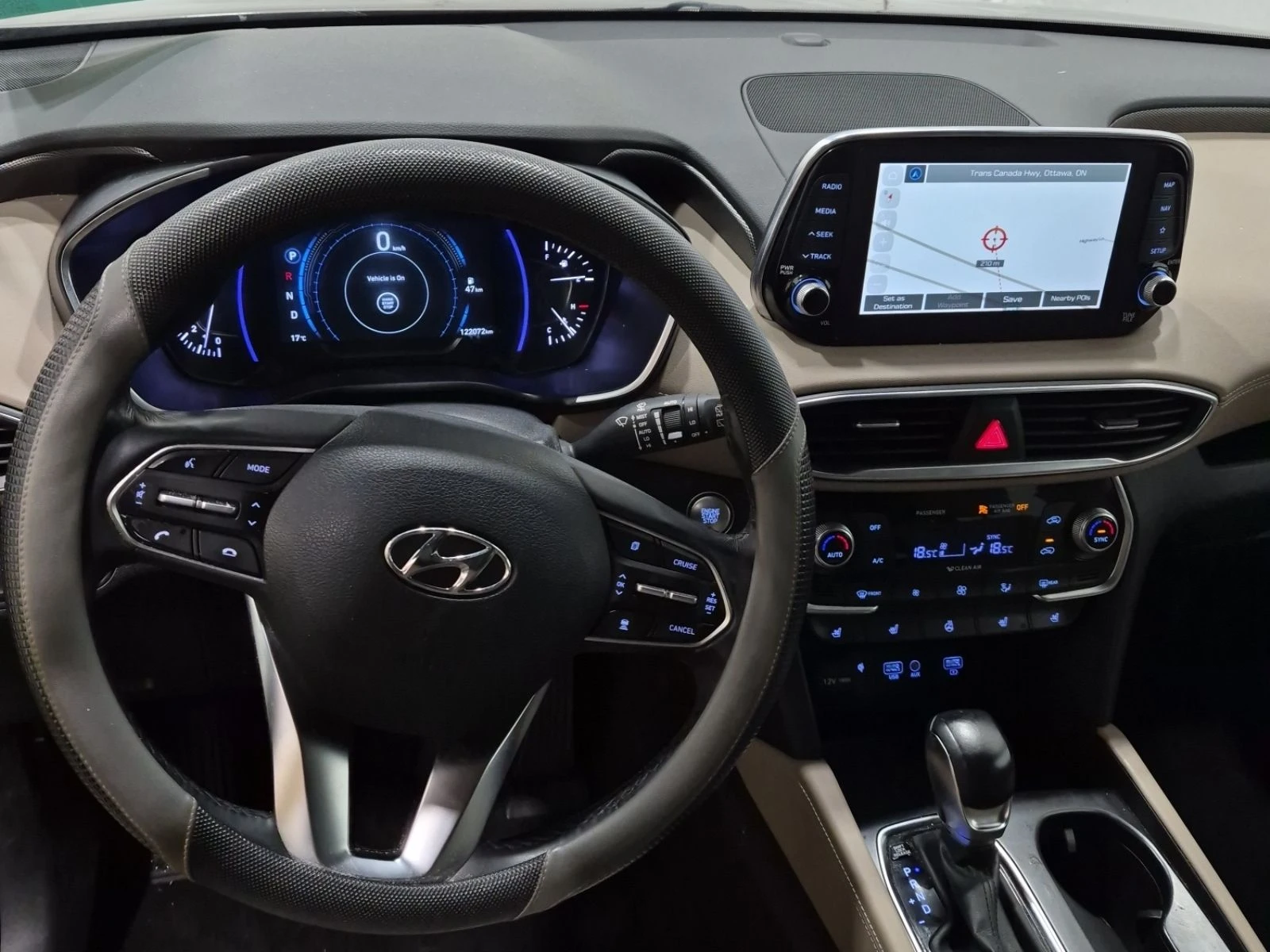 Hyundai Santa fe Ultimate* Distr* 360* HUD* Обдух* Пано, снимка 9 - Автомобили и джипове - 56048455
