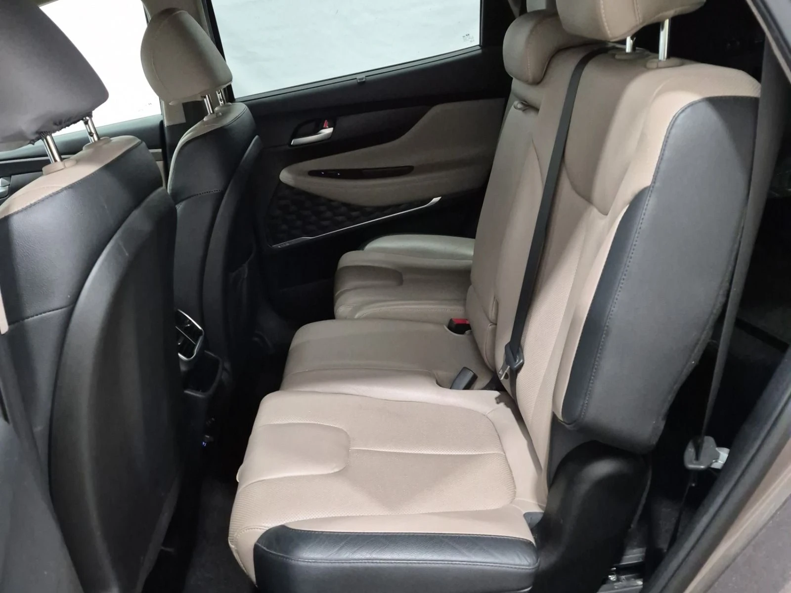 Hyundai Santa fe Ultimate* Distr* 360* HUD* Обдух* Пано, снимка 15 - Автомобили и джипове - 56048455