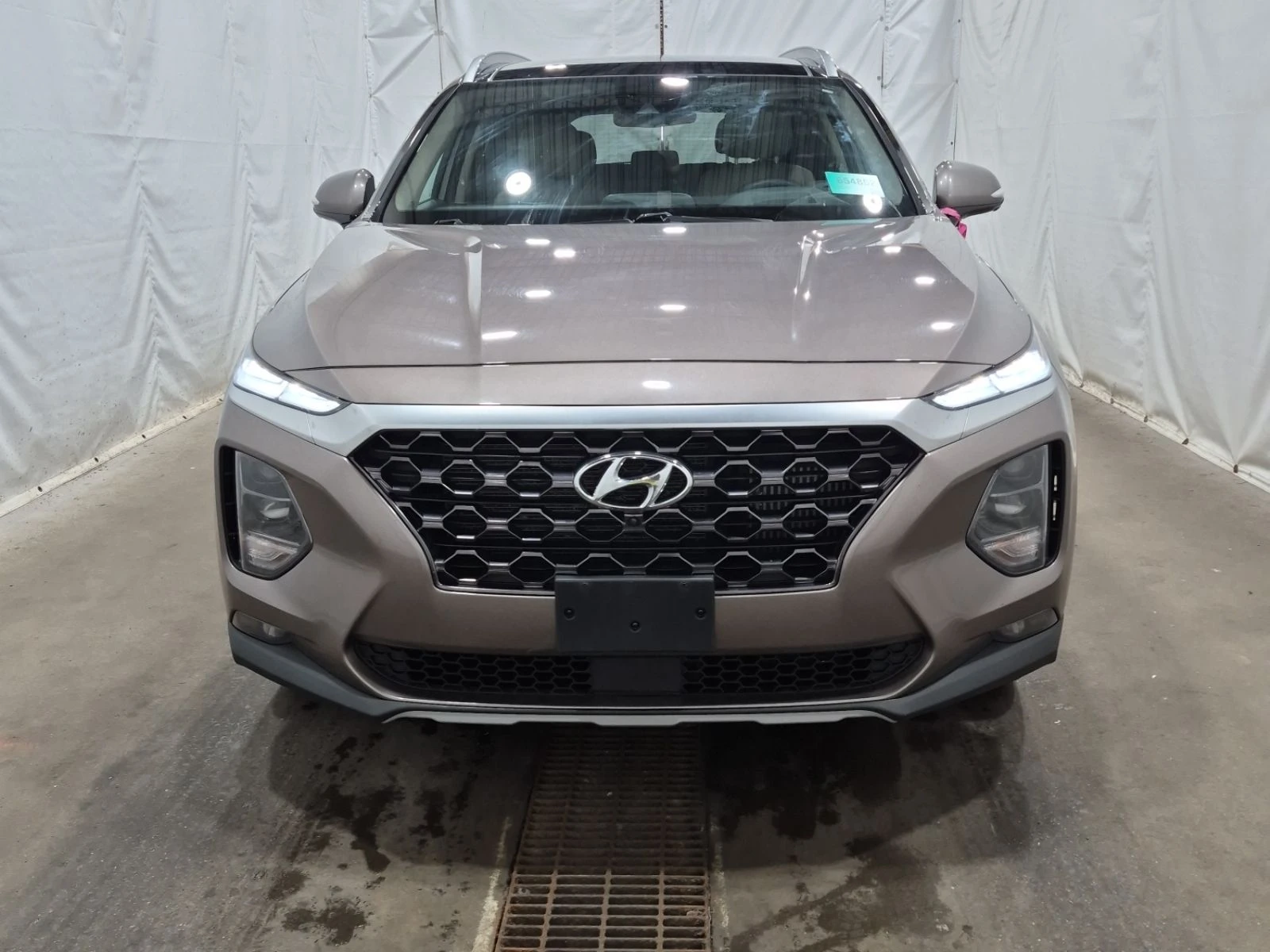 Hyundai Santa fe Ultimate* Distr* 360* HUD* Обдух* Пано, снимка 2 - Автомобили и джипове - 56048455