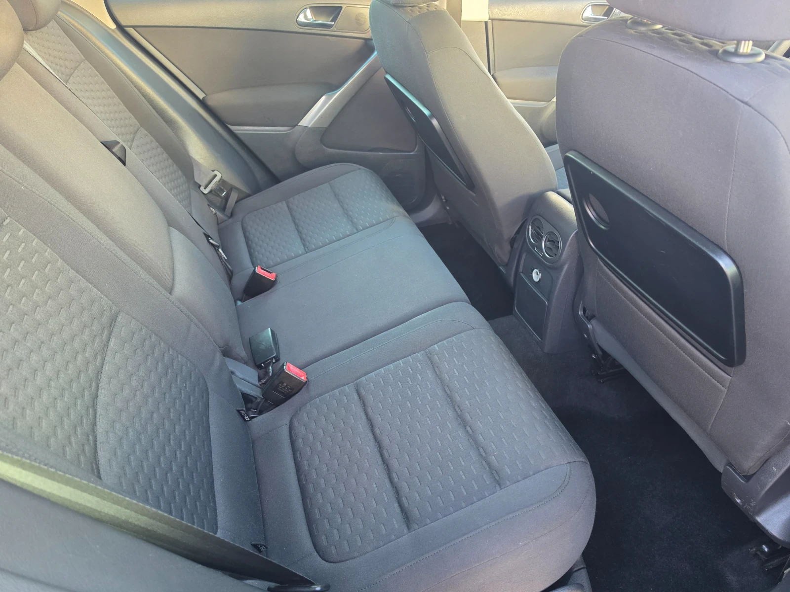 VW Tiguan 2.0TDI 4MOTION , снимка 11 - Автомобили и джипове - 56567354