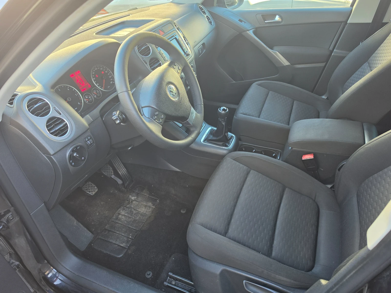 VW Tiguan 2.0TDI 4MOTION , снимка 9 - Автомобили и джипове - 56567354