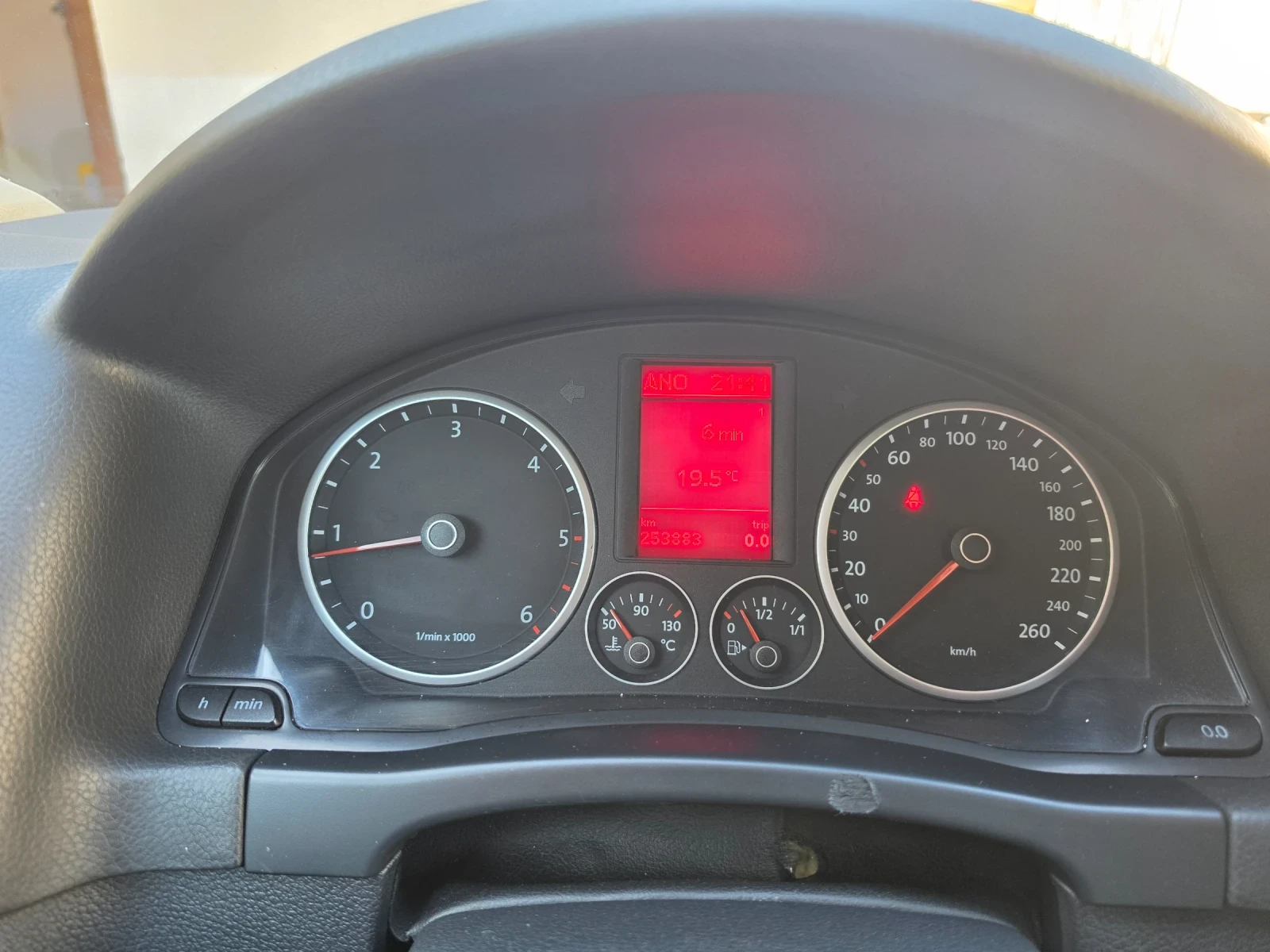 VW Tiguan 2.0TDI 4MOTION , снимка 13 - Автомобили и джипове - 56567354