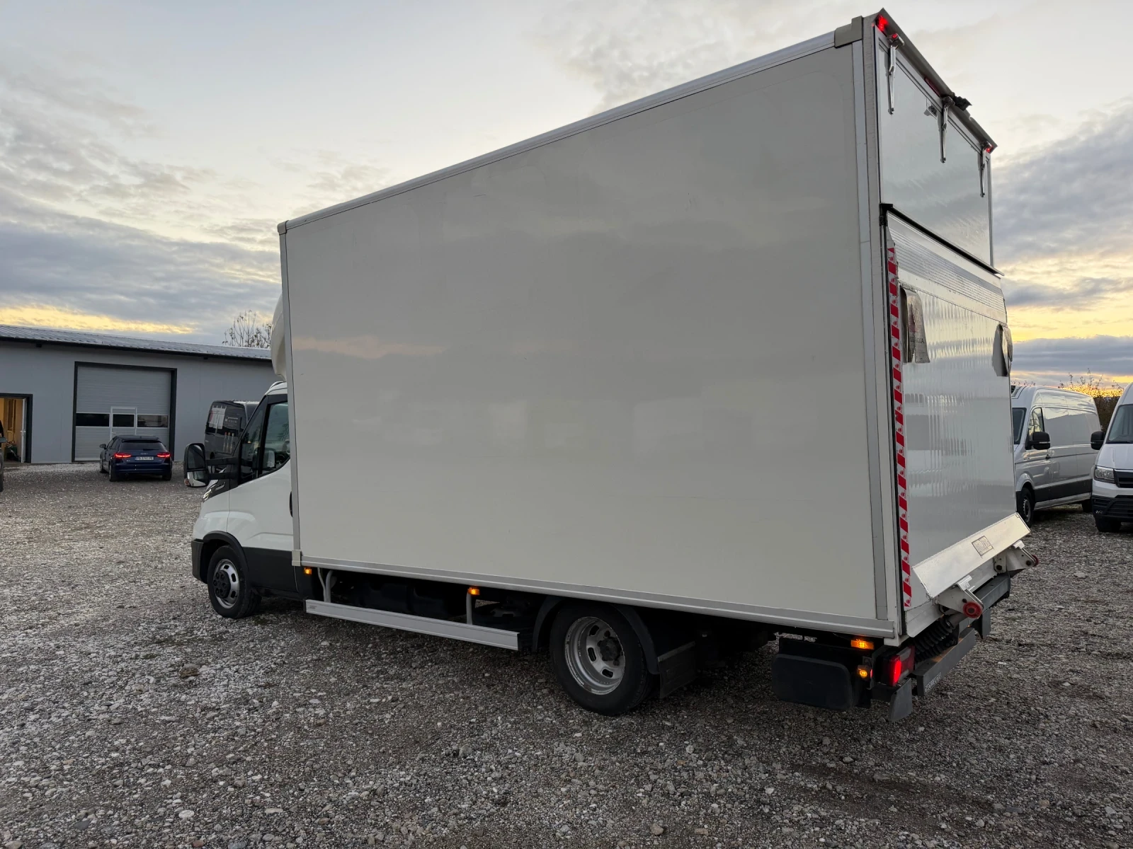 Iveco Daily 3.0!40-180!До3.5Т!П.Борд!Въз.възглавници!HI-MATIC! - изображение 6