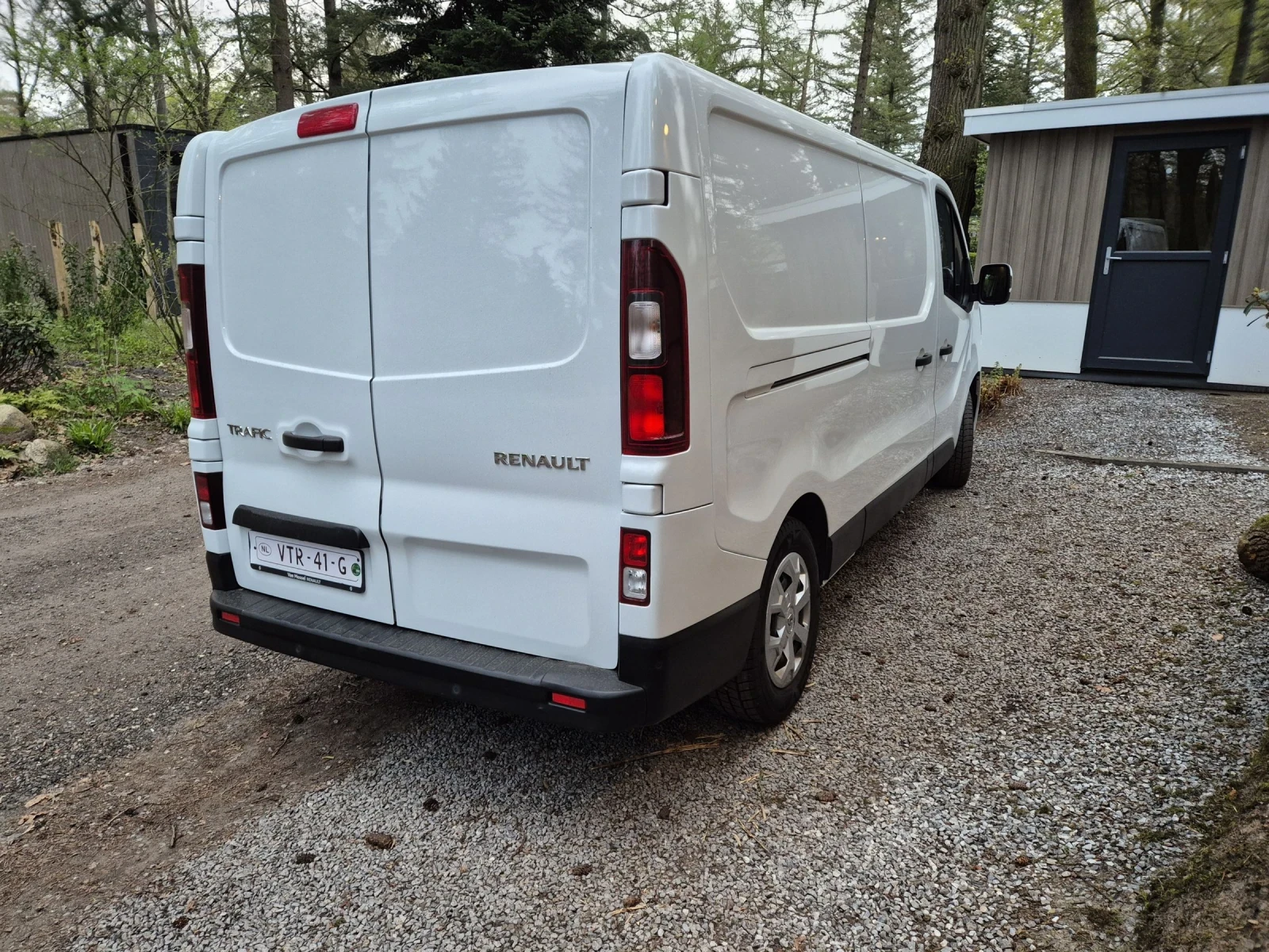 Renault Trafic 2.0, снимка 4 - Бусове и автобуси - 54464716