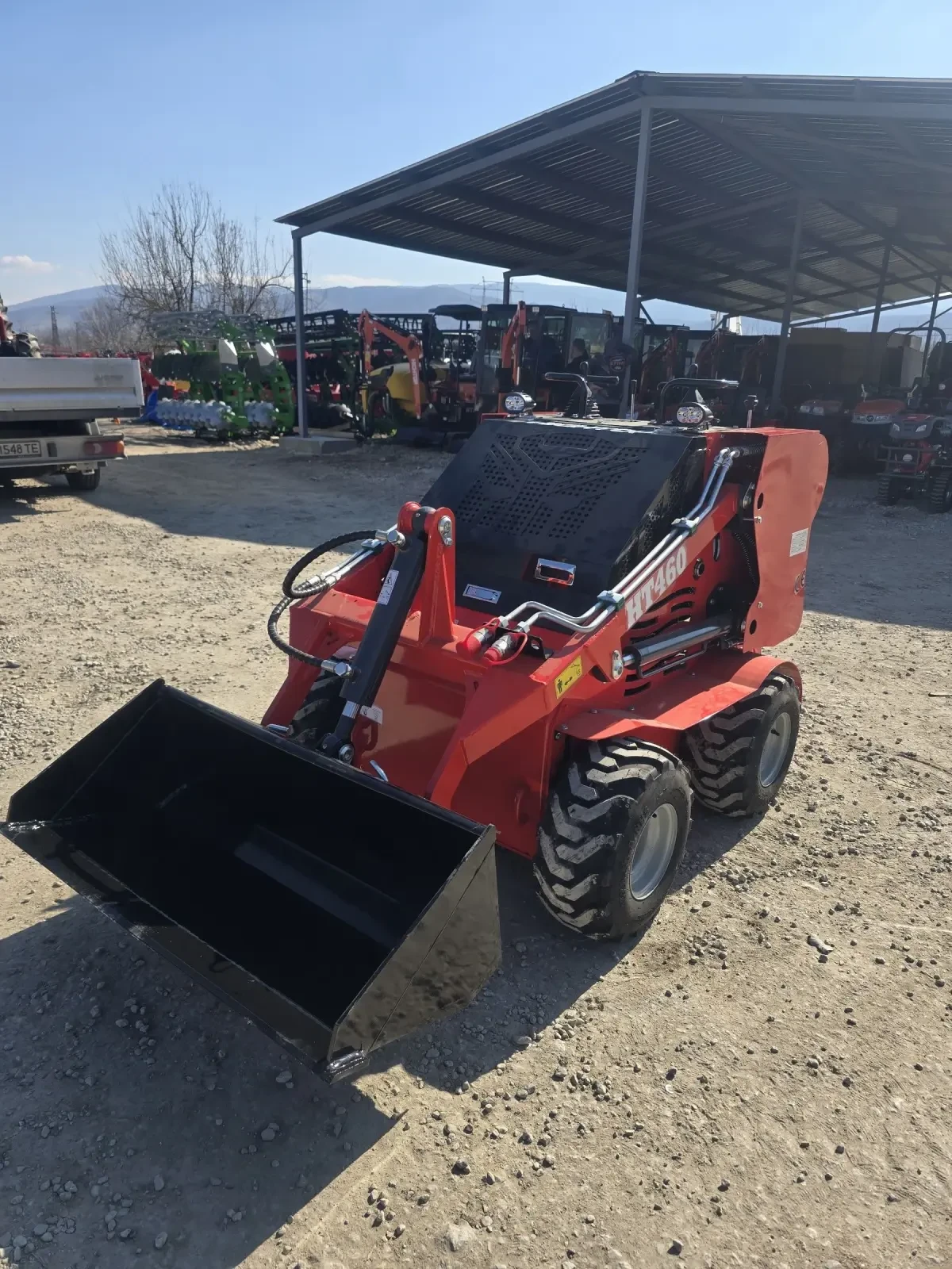 Мини челни товарачи Bobcat Бензинов, двуцилиндров. - изображение 2