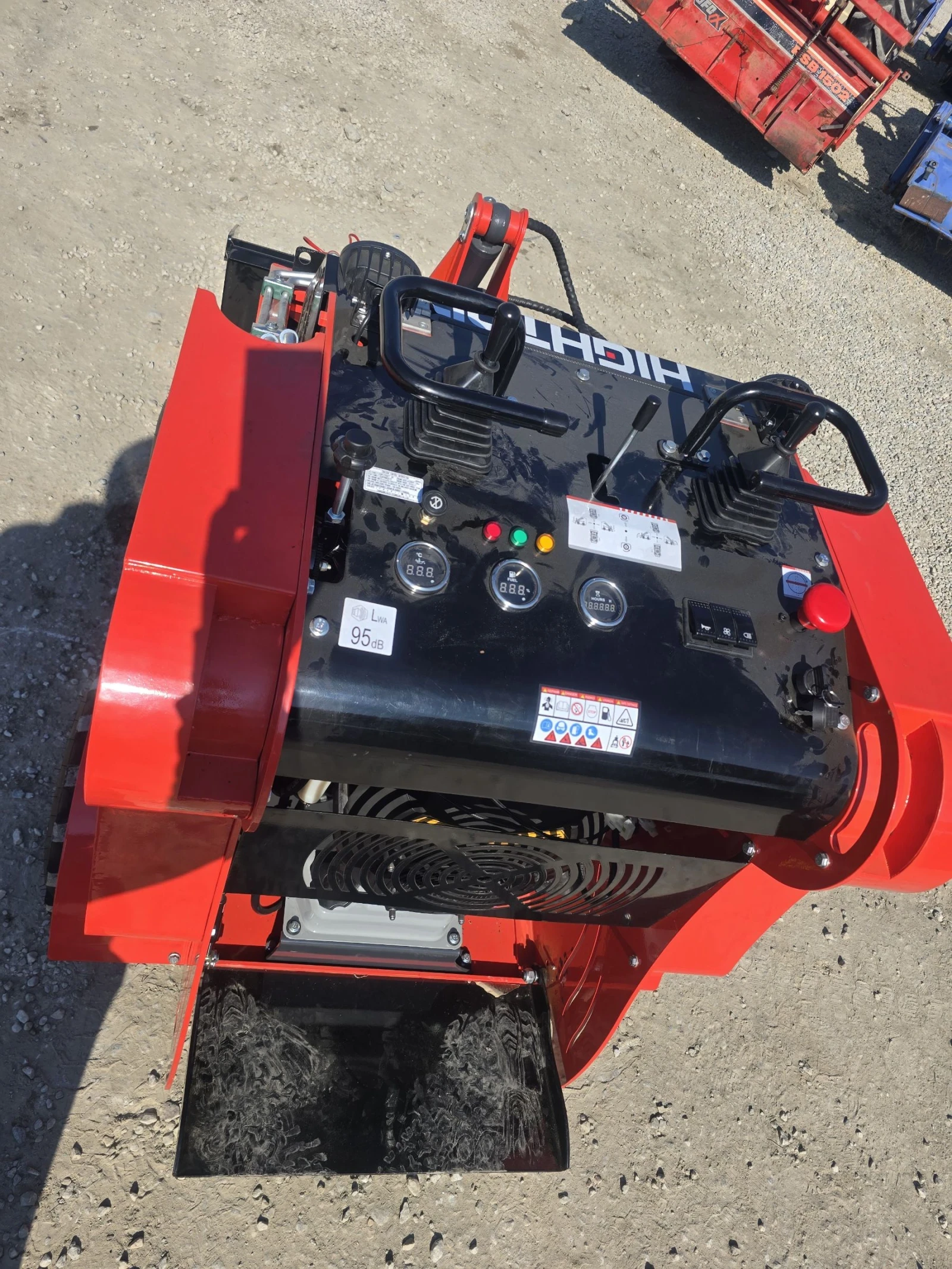 Мини челни товарачи Bobcat Бензинов, двуцилиндров. - изображение 4