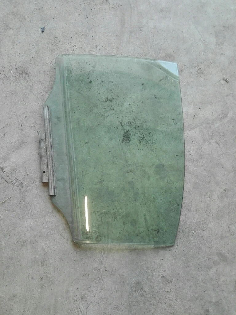 стъкло задно ляво лексус ис220