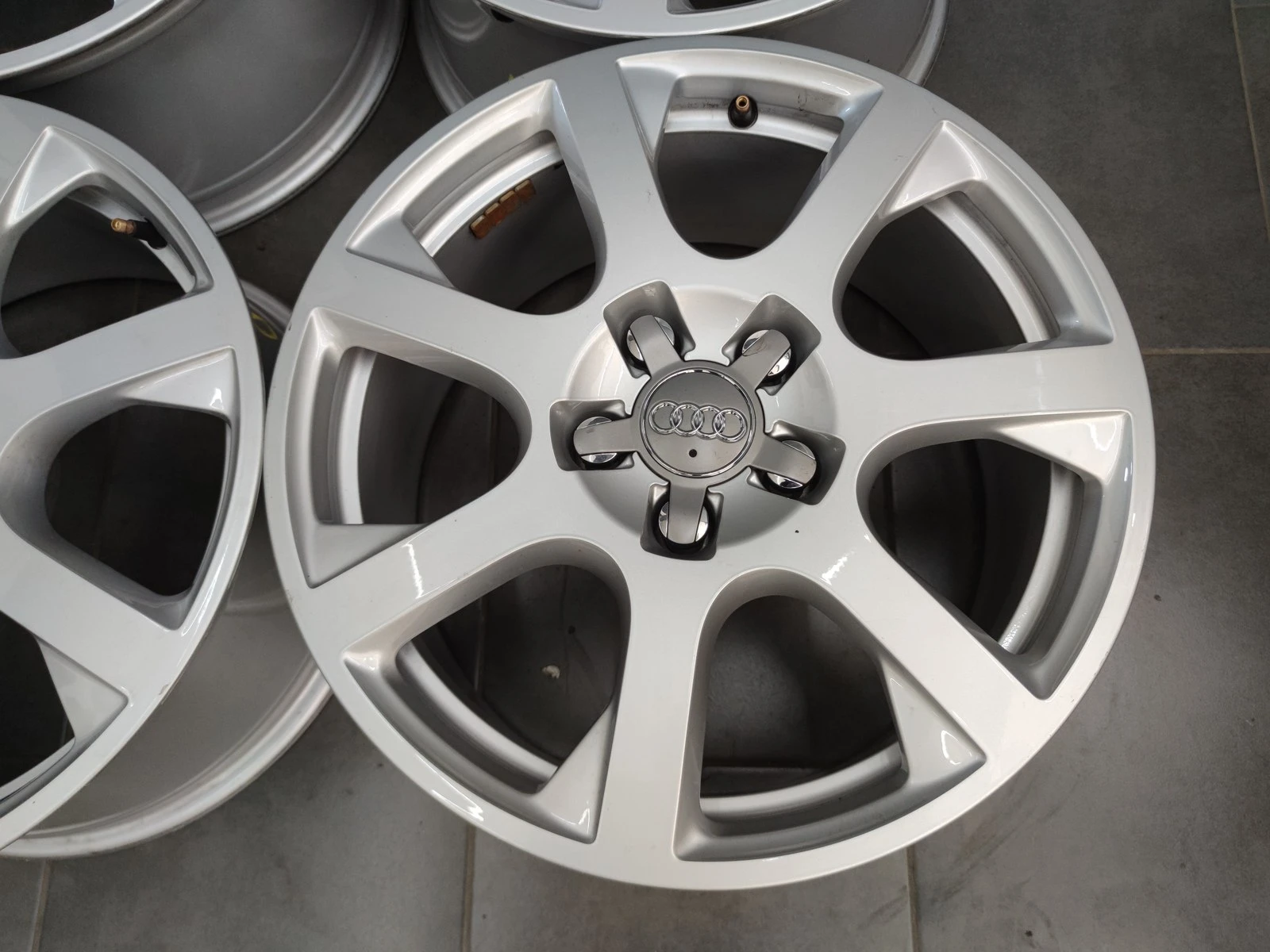 Джанти за Audi, снимка 8 - Гуми и джанти - 56723790