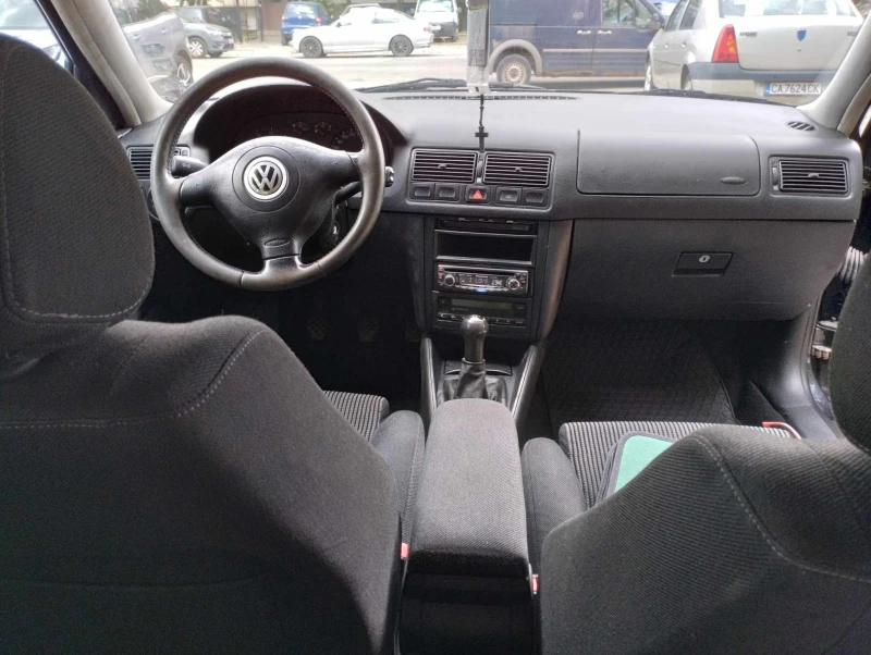 VW Golf 2.3 V5, снимка 12 - Автомобили и джипове - 46859210