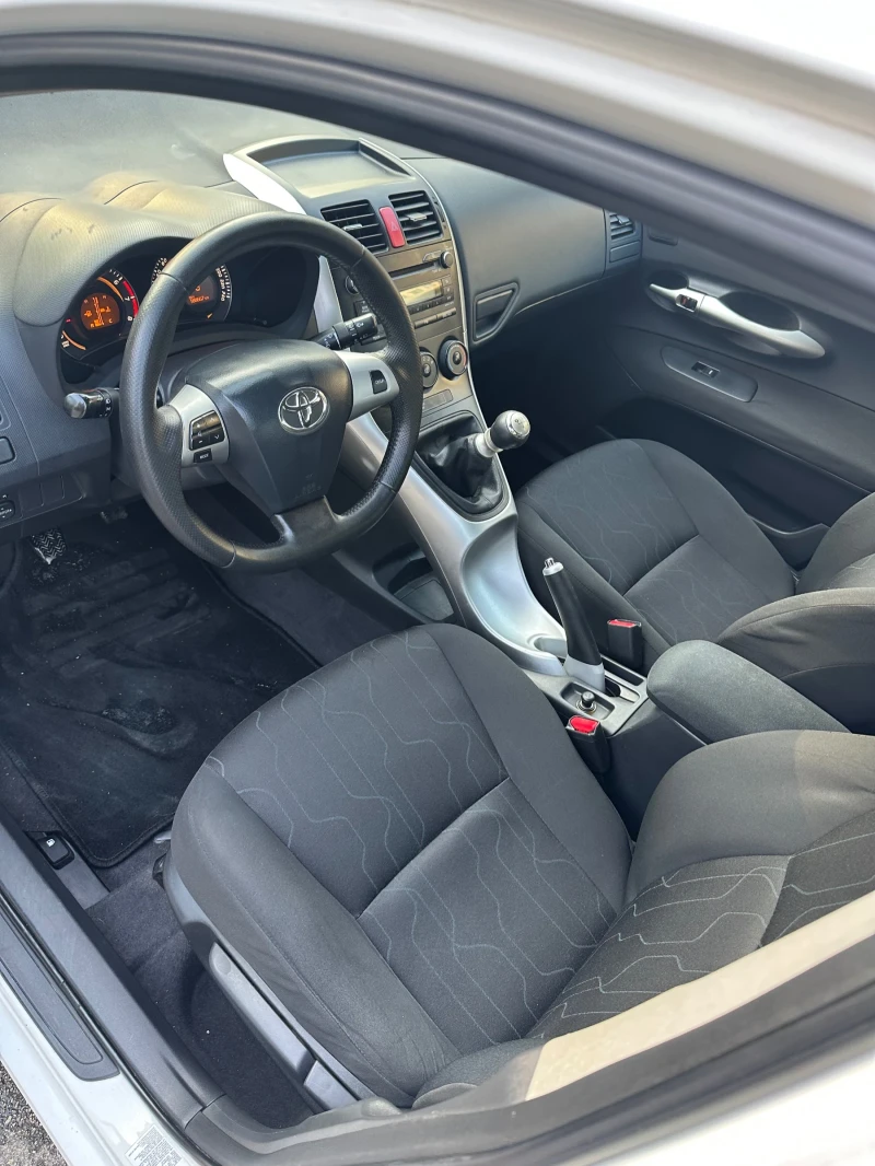 Toyota Auris 1.33 99kc Facelift, снимка 11 - Автомобили и джипове - 47700065