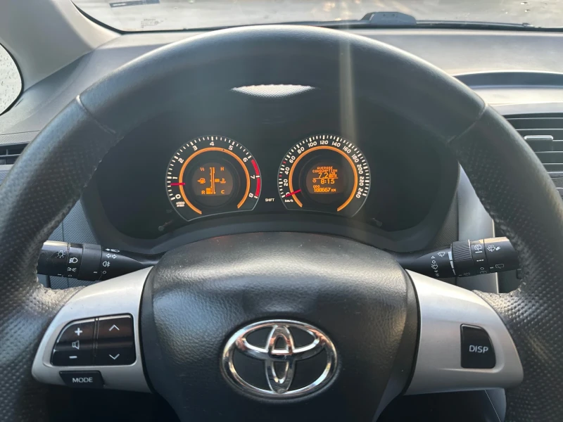 Toyota Auris 1.33 99kc Facelift, снимка 10 - Автомобили и джипове - 47700065