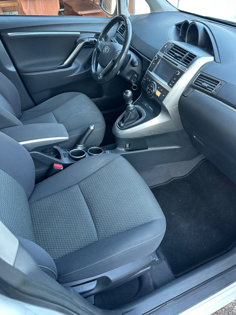 Toyota Verso 1.6 d4d 112 кс, снимка 11 - Автомобили и джипове - 52981467