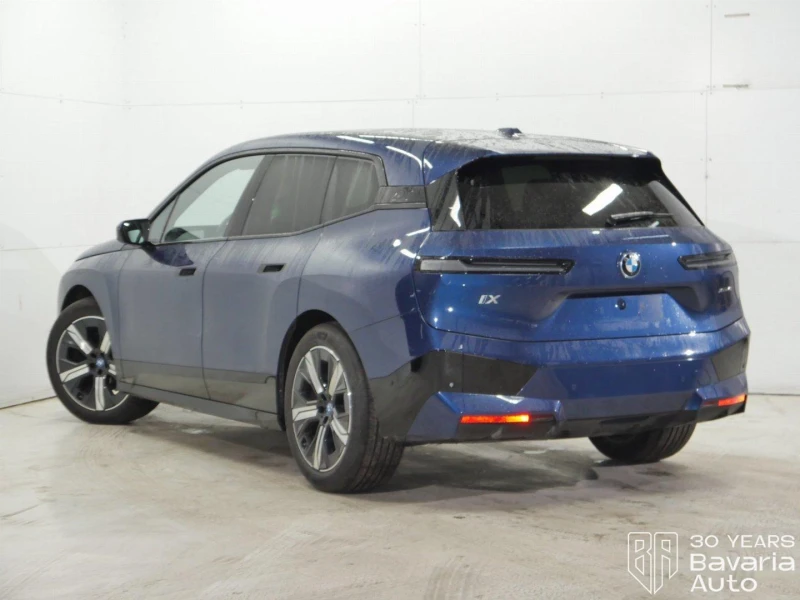BMW iX 40 xDrive Sport, снимка 2 - Автомобили и джипове - 52834213