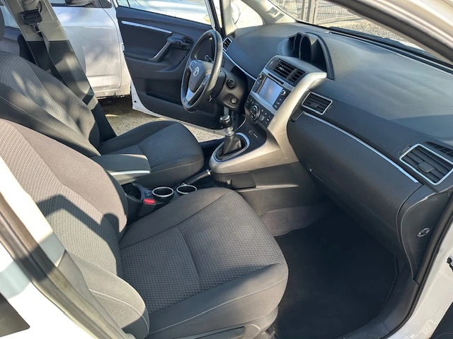 Toyota Verso 1.6 d4d 112 кс - изображение 10