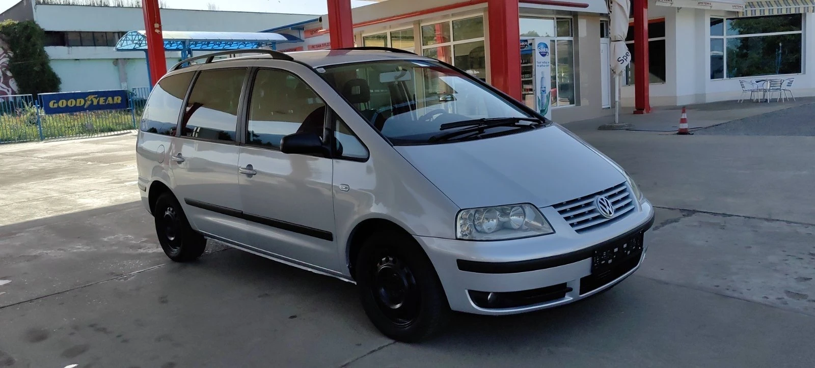 VW Sharan 1.9 TDI АВТОМАТИК - изображение 4