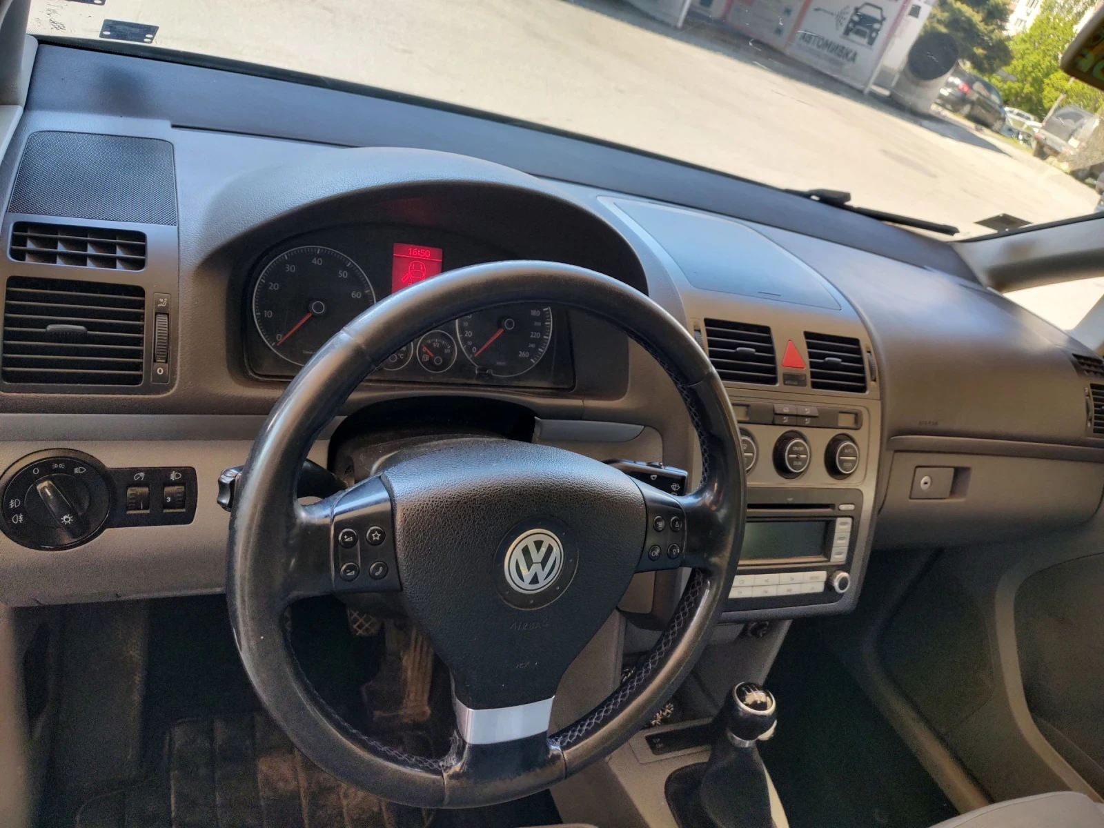 VW Touran 2.0 Eco fuel  - изображение 6