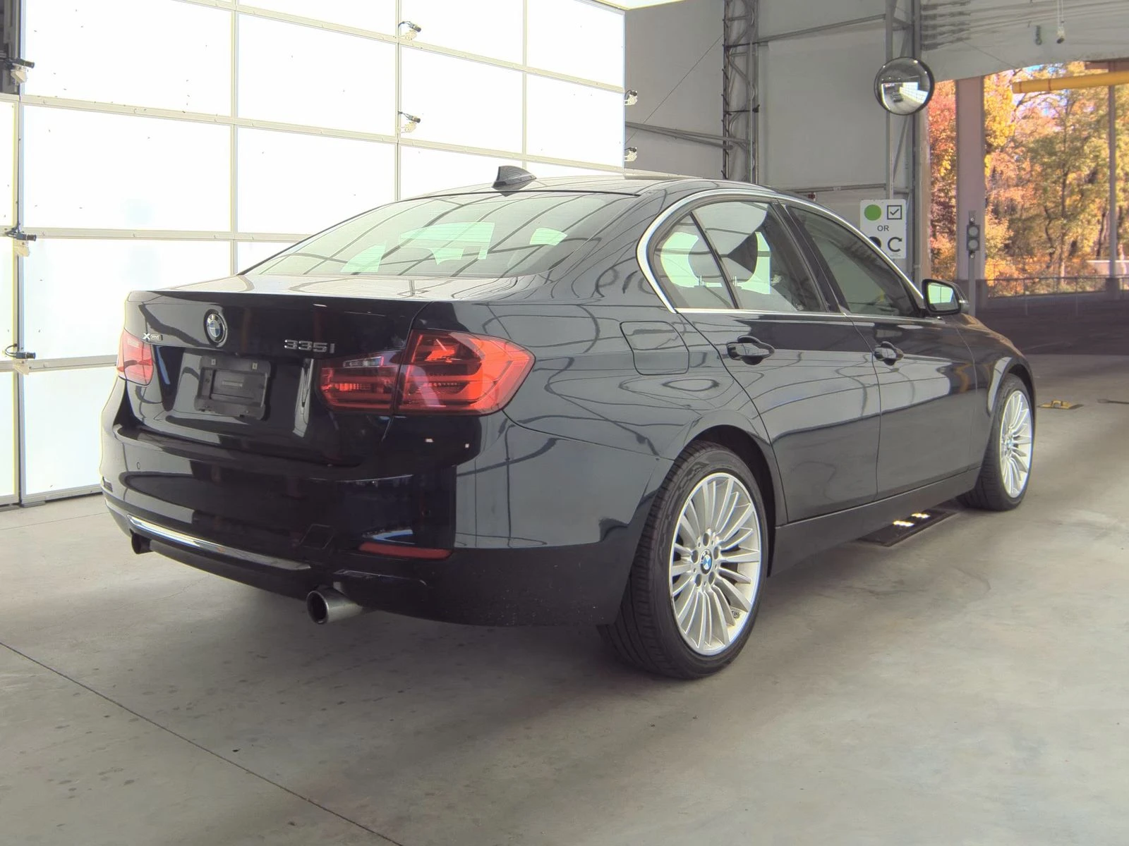BMW 335 XDRIVE* ПОДГРЕВ* КАМЕРА* КЕЙЛЕС* LANE* ASSIST - изображение 2