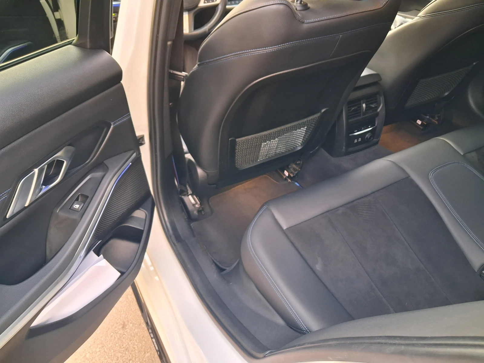 BMW 330 Sport-Paket Performance, снимка 10 - Автомобили и джипове - 53770766