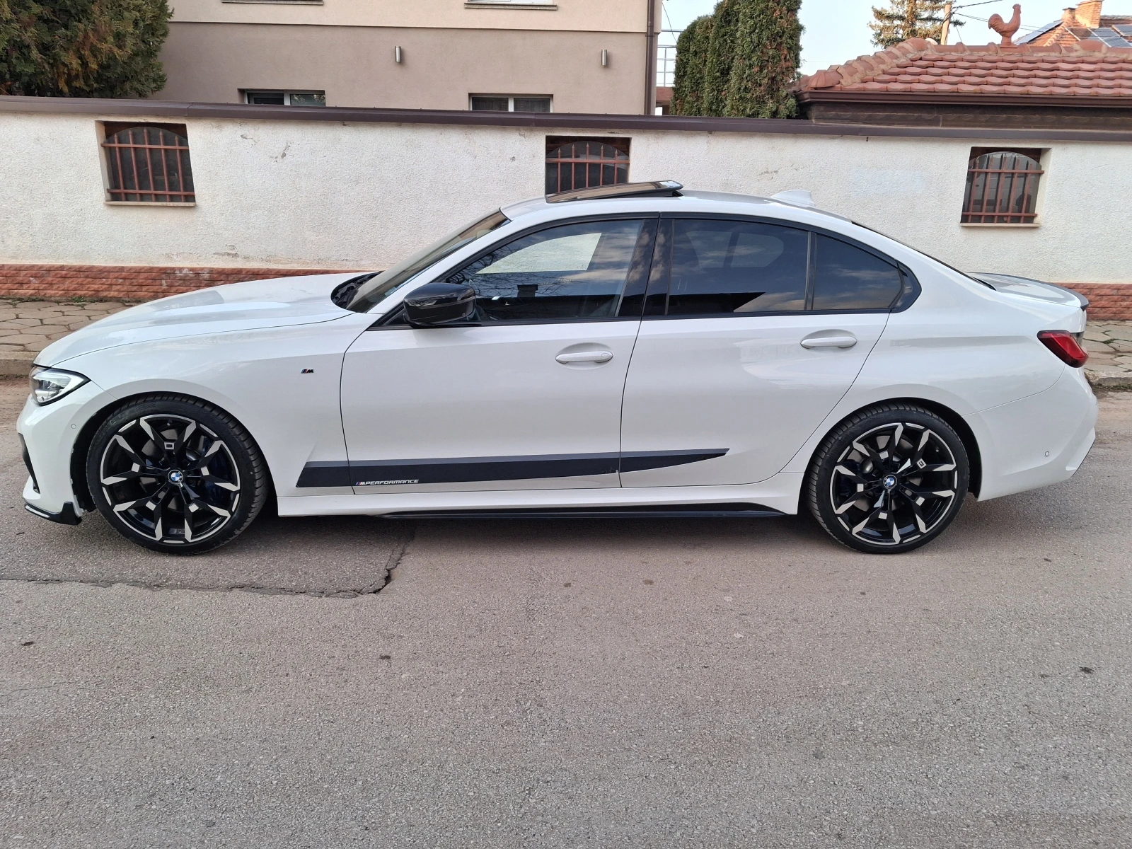 BMW 330 Sport-Paket Performance, снимка 2 - Автомобили и джипове - 53770766