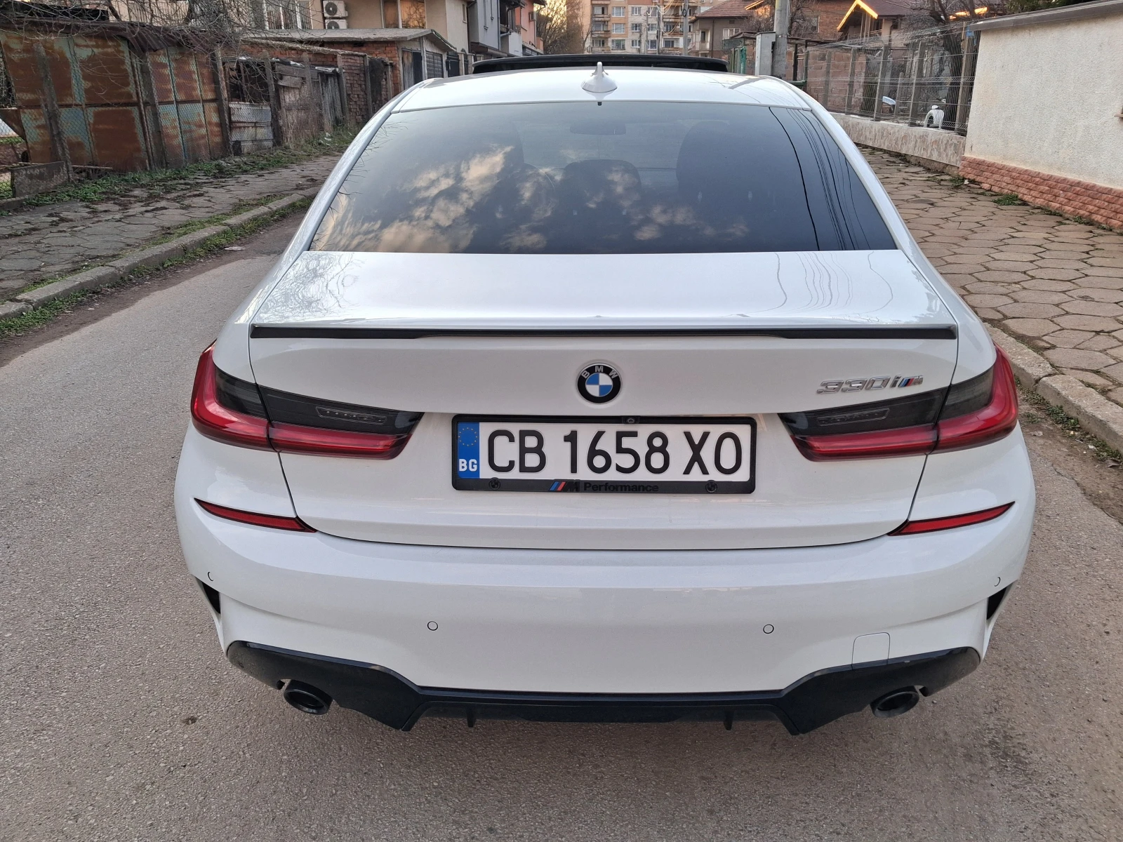 BMW 330 Sport-Paket Performance, снимка 4 - Автомобили и джипове - 53770766