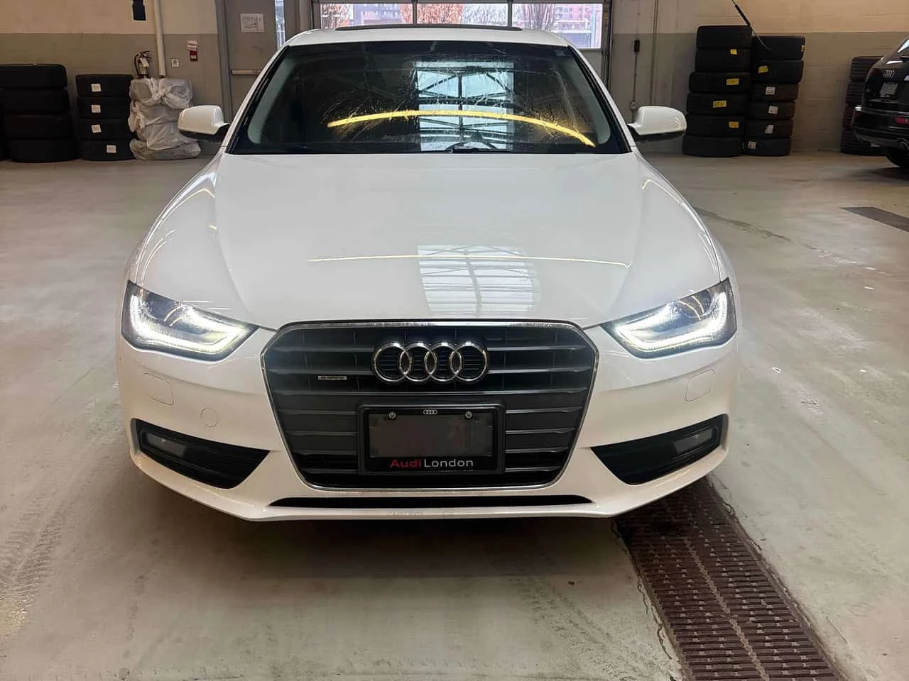 Audi A4 * 4dr Sdn Auto quattro * CARFAX * ЦЕНА ДО БГ, снимка 5 - Автомобили и джипове - 54000987