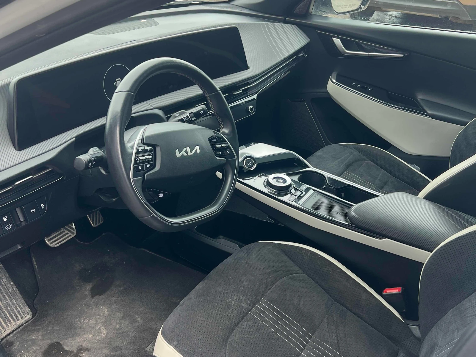 Kia EV6 AWD Long Range w/GT-Line Pkg* Pano* 360view* Обдух, снимка 7 - Автомобили и джипове - 54073191