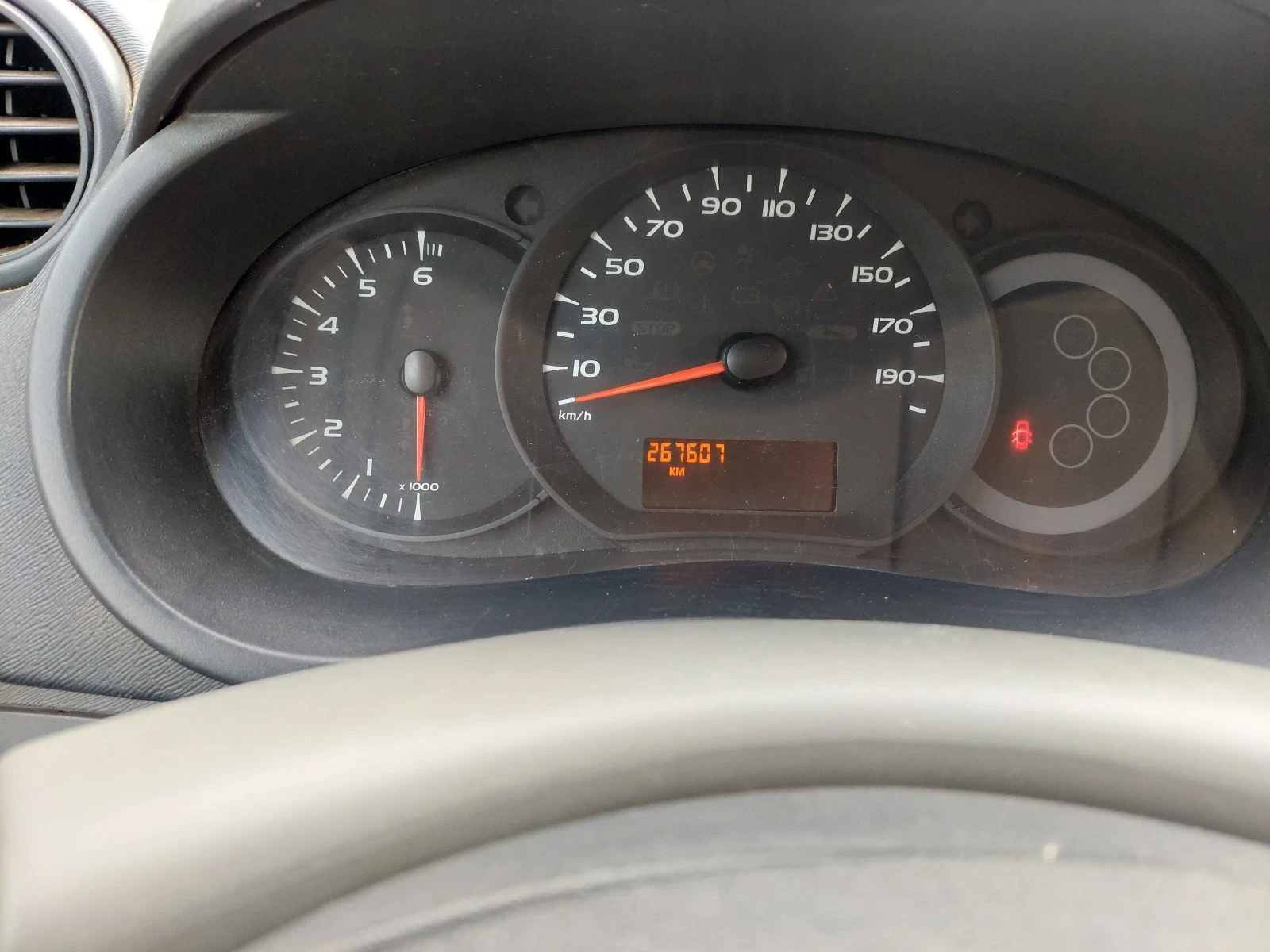 Renault Kangoo Бензин/Газ, снимка 4 - Автомобили и джипове - 54397831