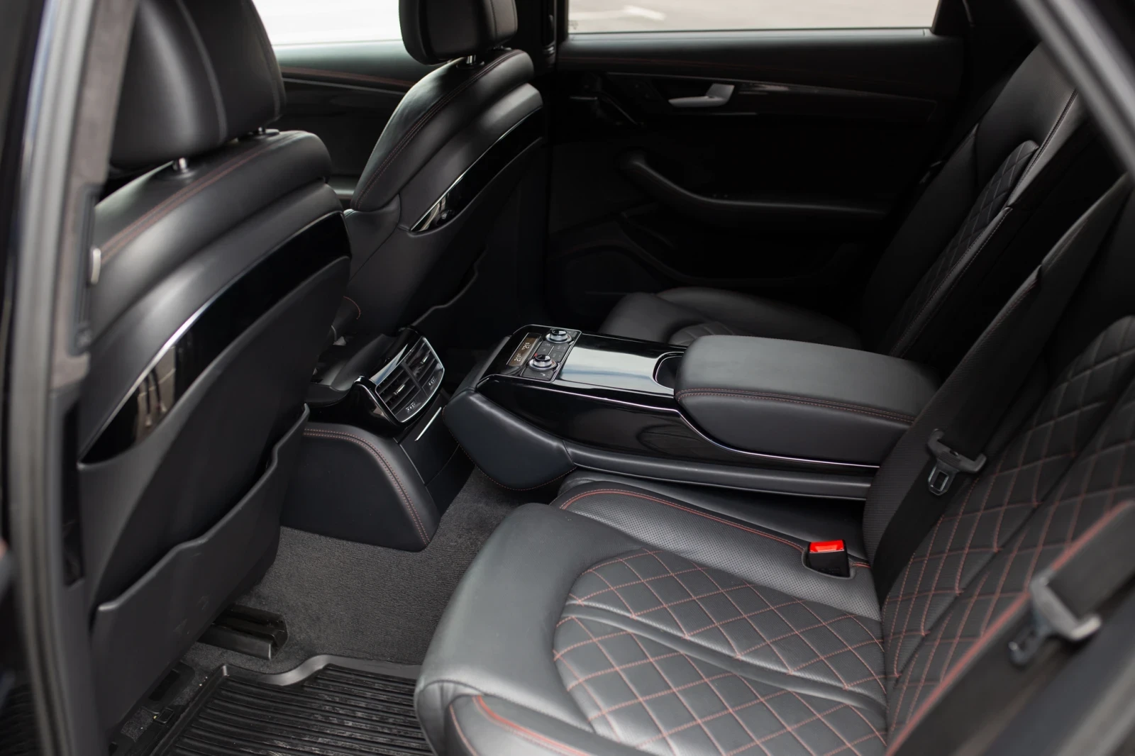 Audi S8, снимка 10 - Автомобили и джипове - 54465288