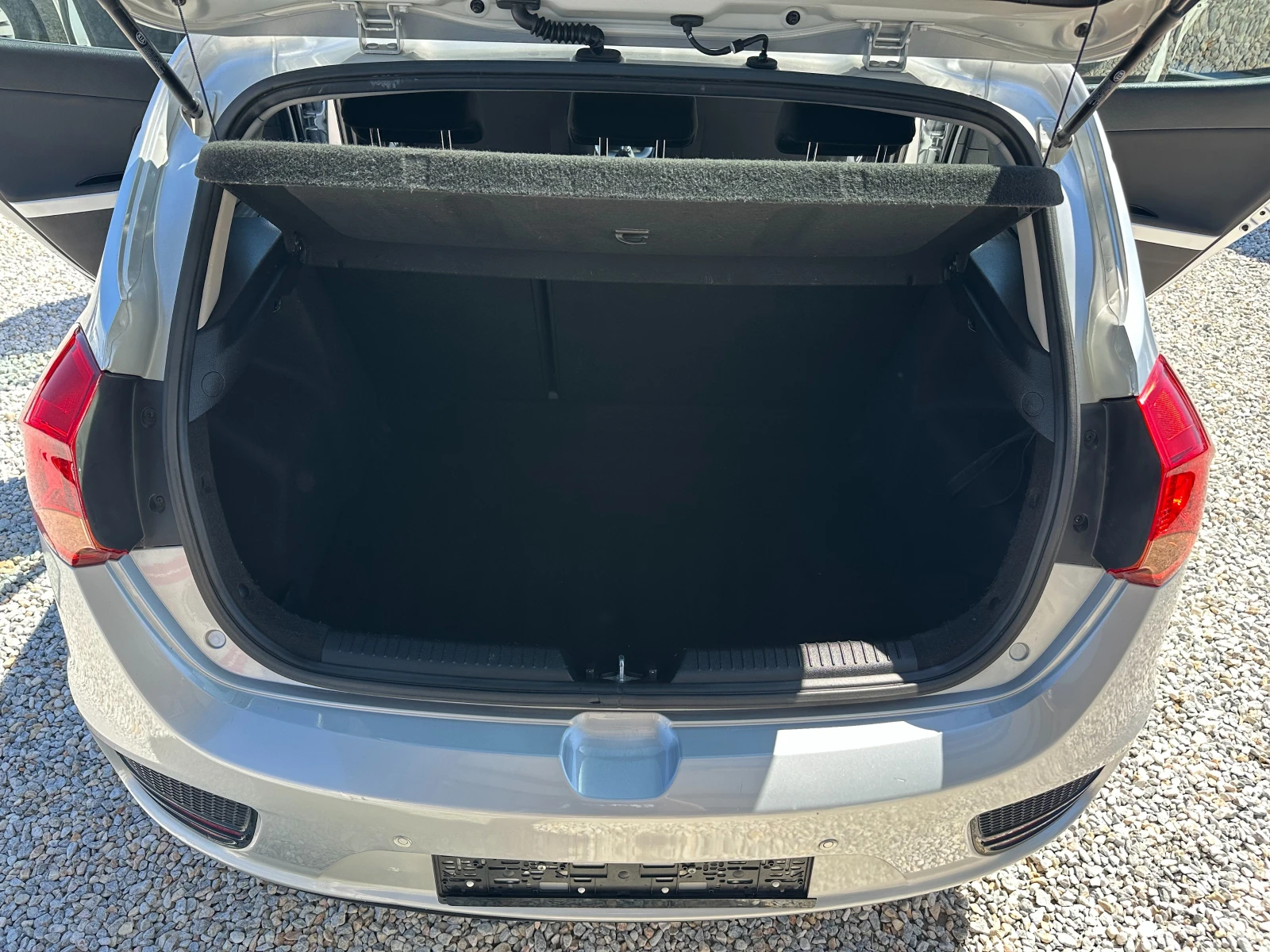 Kia Ceed 1.6CRDI* NAVI* TOP, снимка 10 - Автомобили и джипове - 54703306