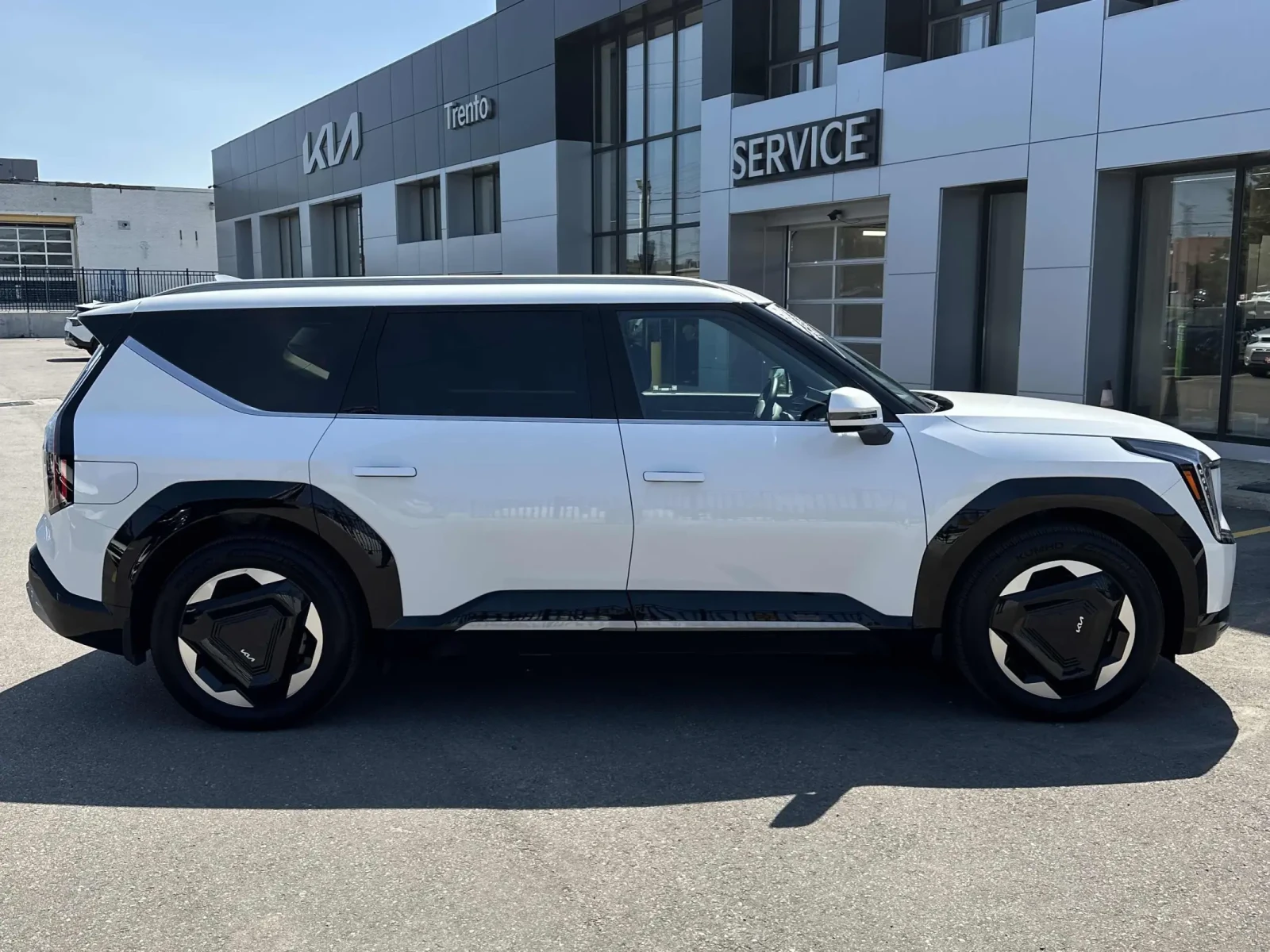 Kia EV9 AWD* LAND* 99.8kW, снимка 4 - Автомобили и джипове - 55411206