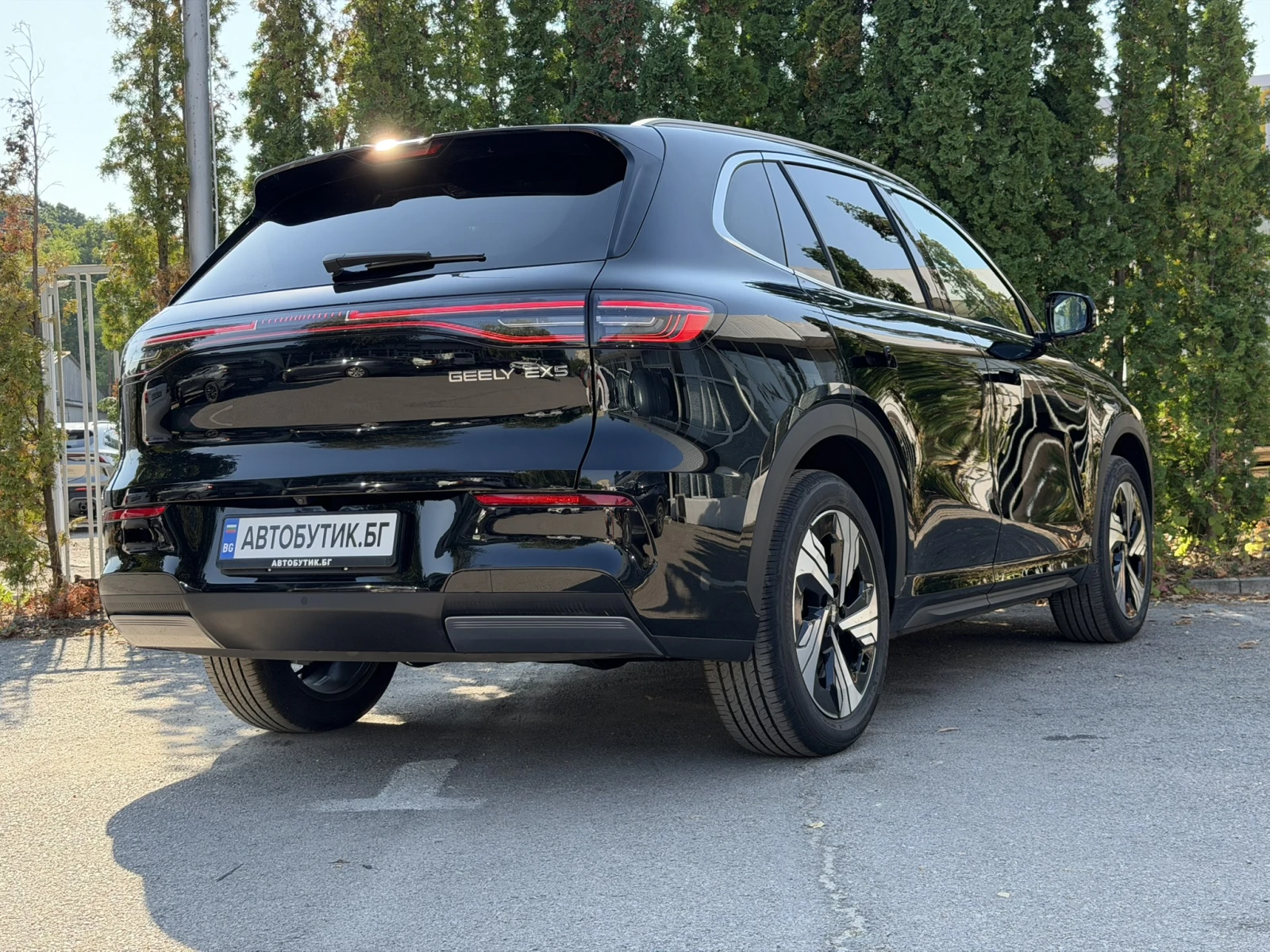 Geely EX5 MAX/360/PANO/HUD/ТЕРМОПОМПА, снимка 4 - Автомобили и джипове - 56128385
