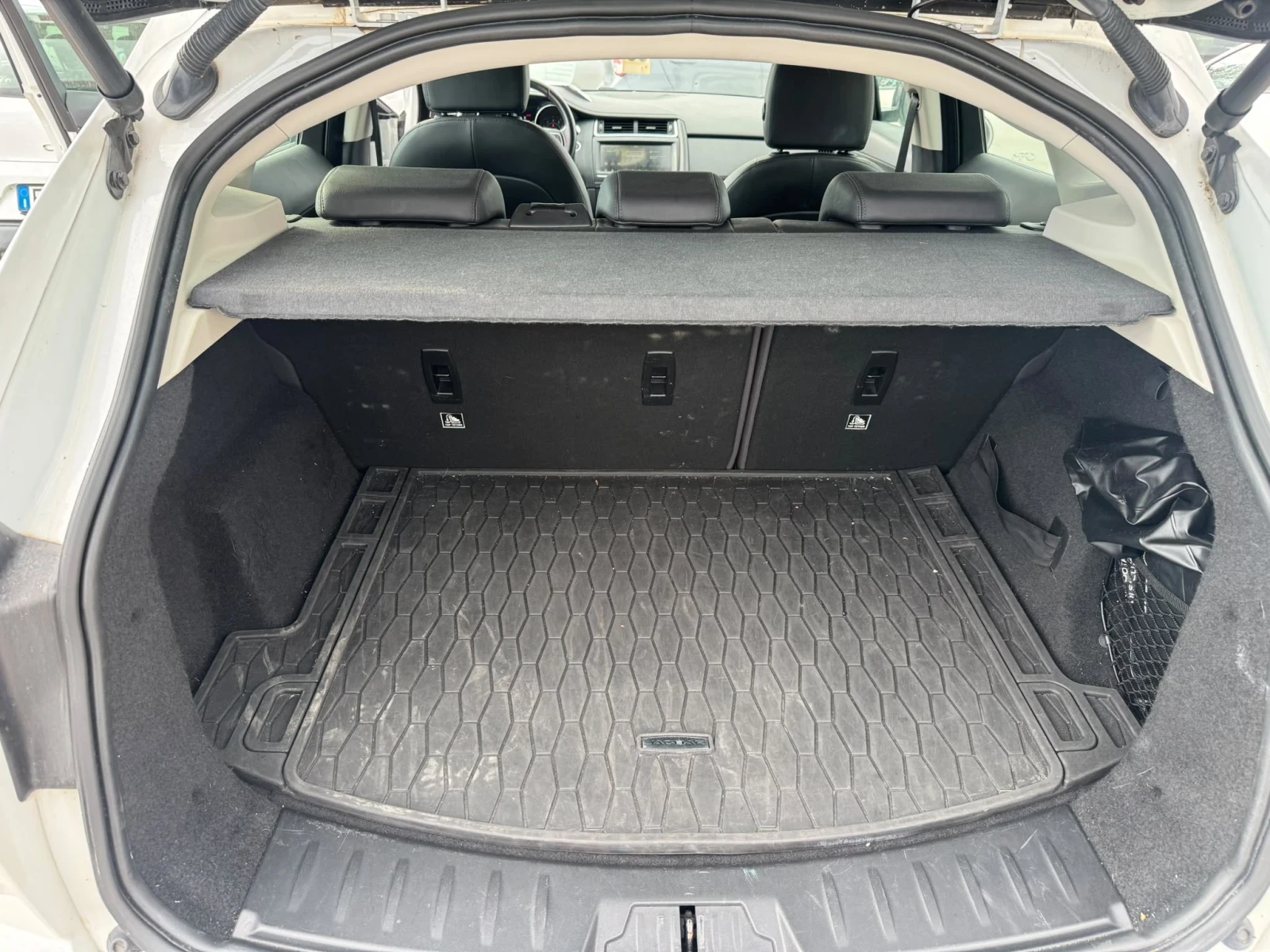 Jaguar E-pace (KATO НОВА)^(4x4), снимка 13 - Автомобили и джипове - 56622601