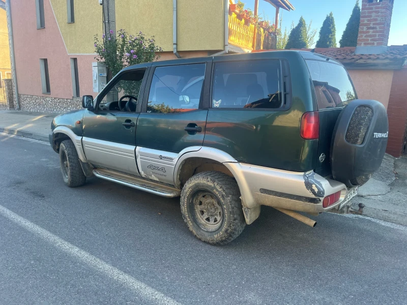 Nissan Terrano 2.7, снимка 4 - Автомобили и джипове - 47680365