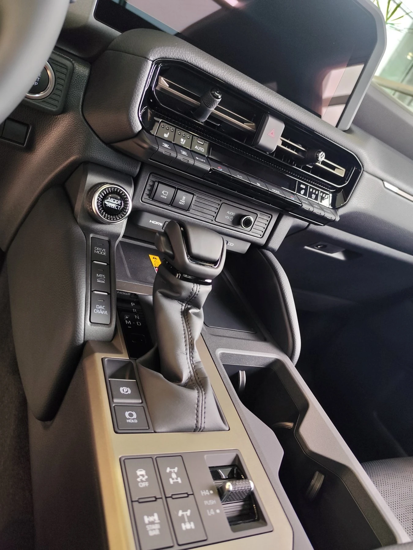 Toyota Land cruiser 250 2.8D Luxury - изображение 10