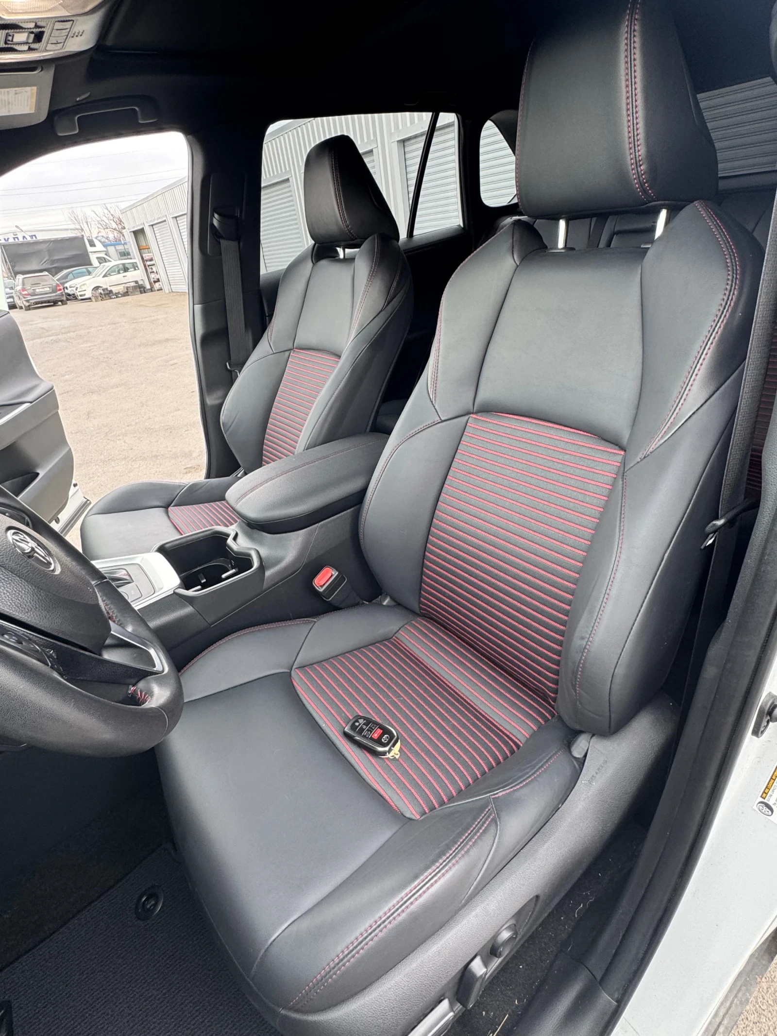 Toyota Rav4 Plug-in hybrid, снимка 10 - Автомобили и джипове - 53890639