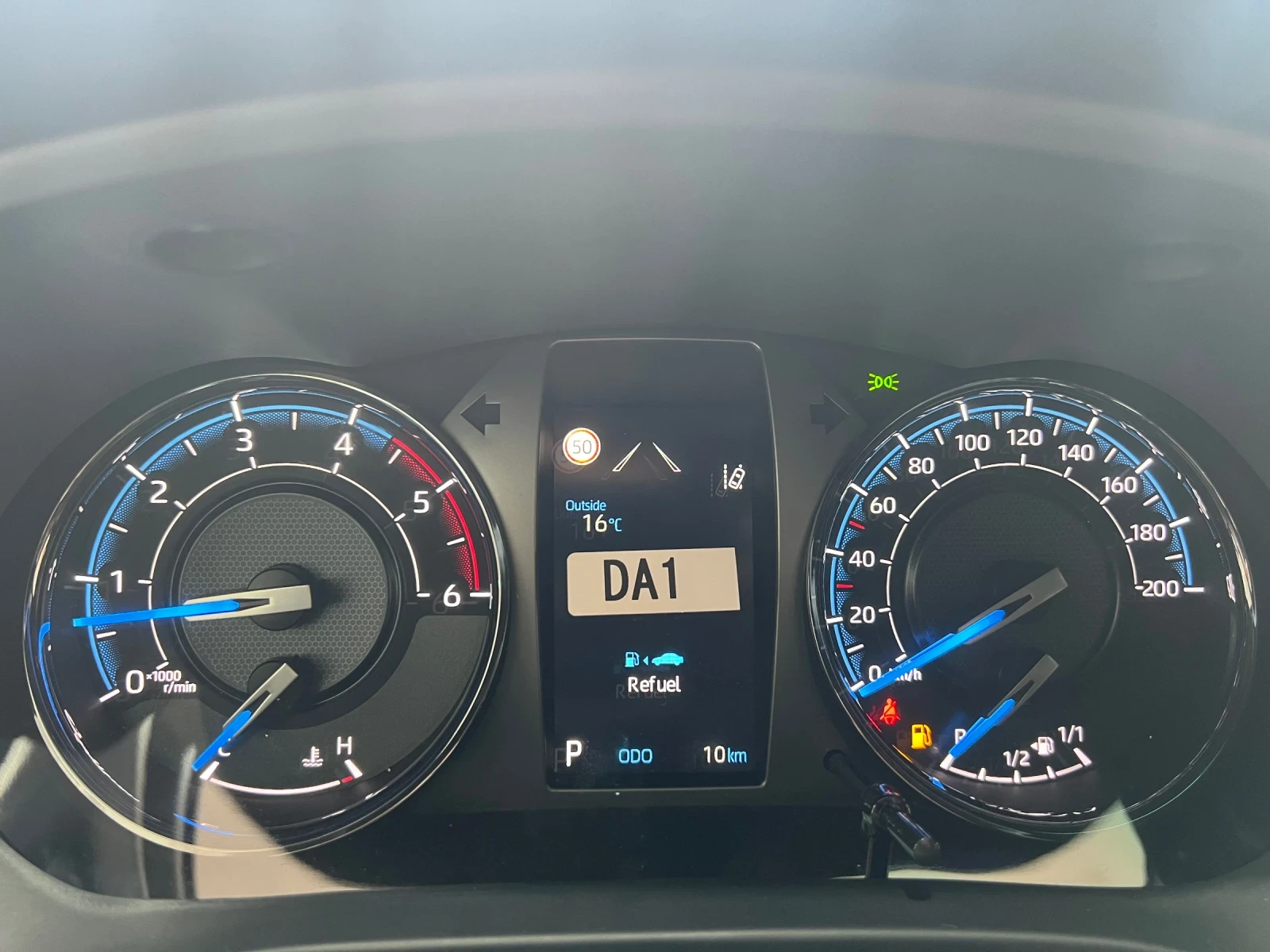 Toyota Hilux Invincible JBL MildHybrid 48V , снимка 9 - Автомобили и джипове - 53996841